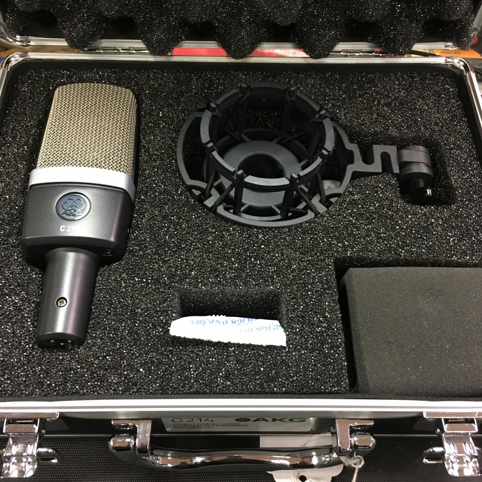 AKG C214 Microphone w. Case