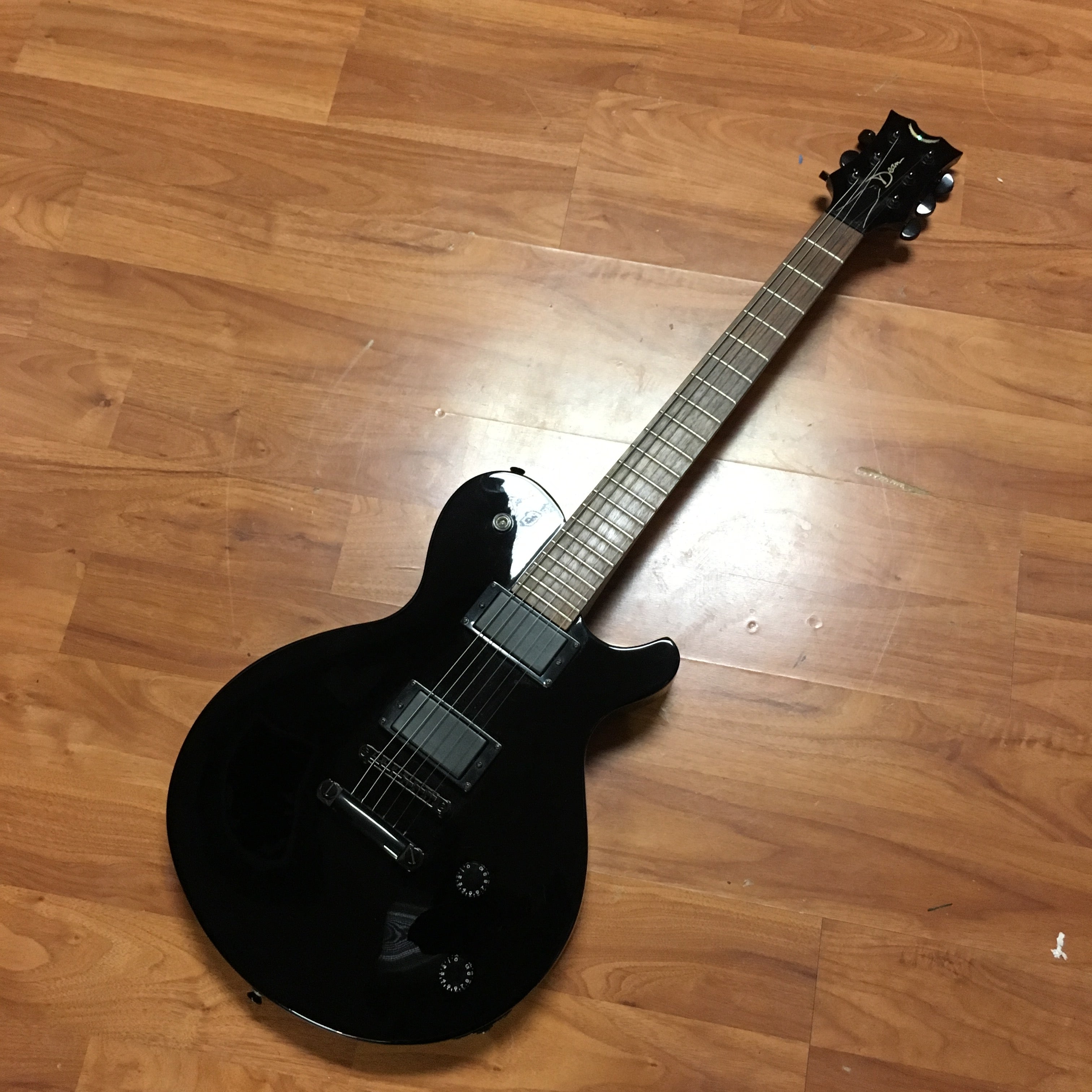 エレキギター レスポールタイプ ハードケース付き 黒 ◇Dean GUITARS【EVO Noir】レスポールタイプ エレキギター USED