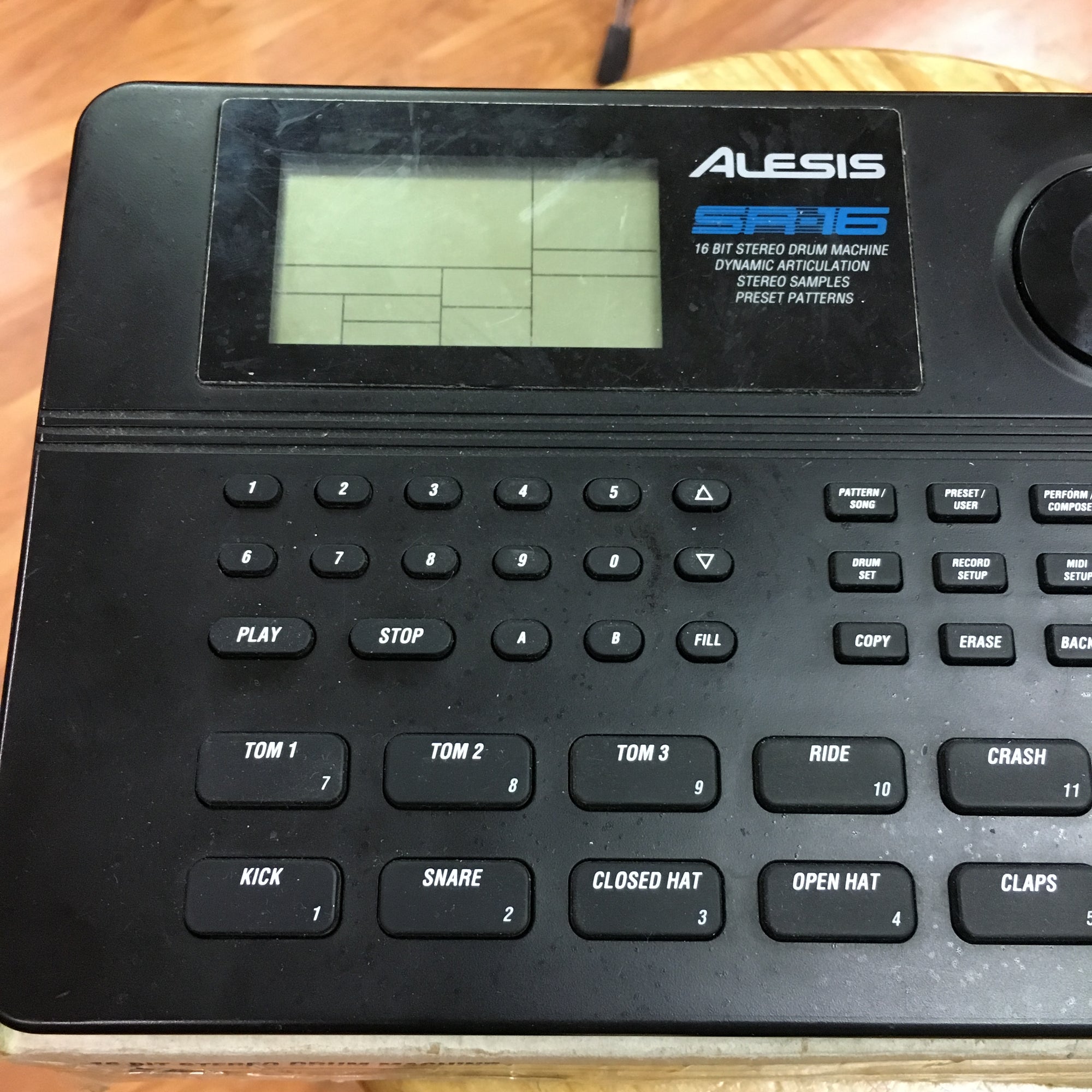 Alesis Sr-16 16 Bit Stereo Drum Machine