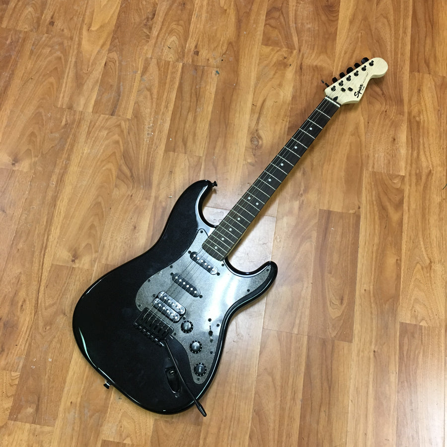 Squier Bullet Strat HSS Black