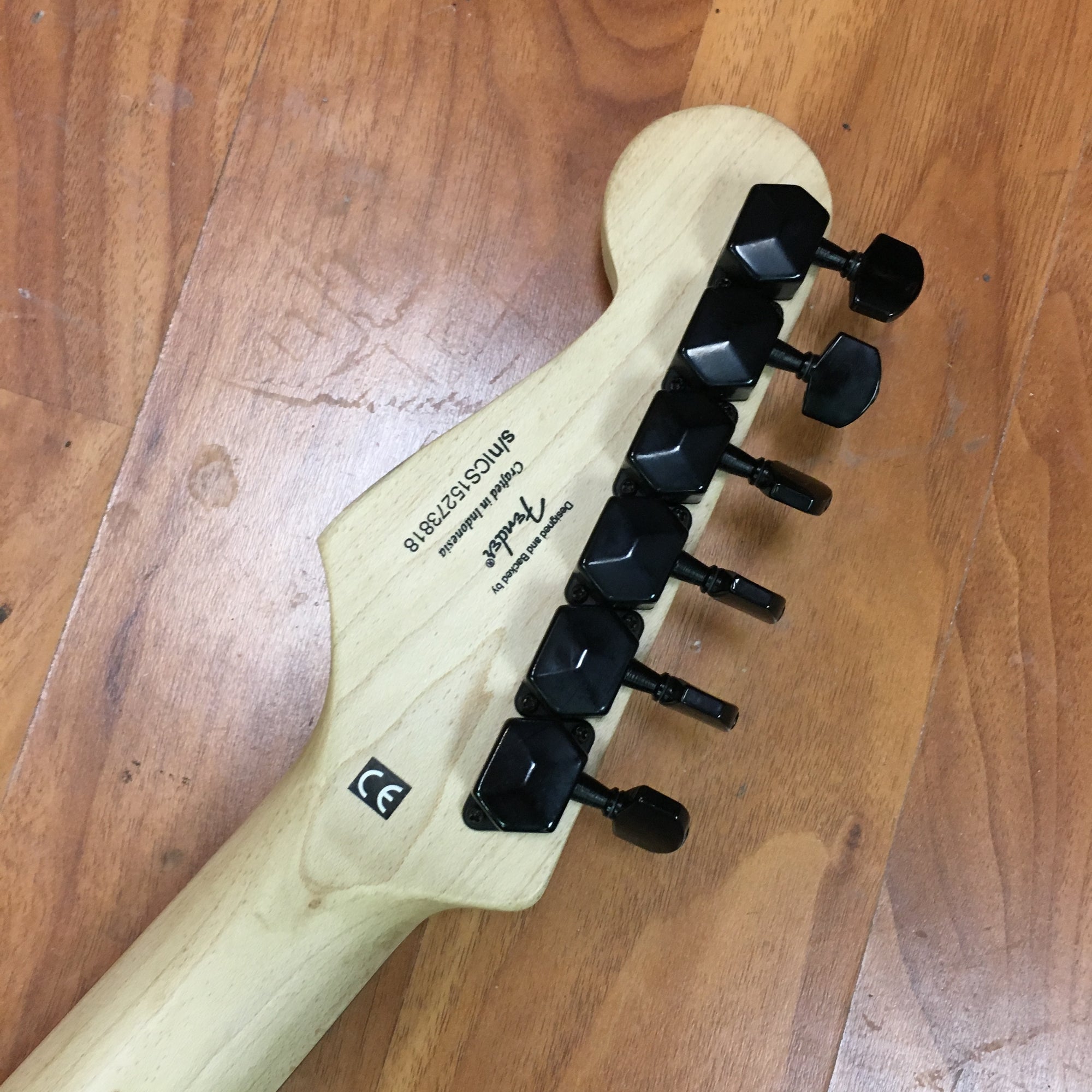 Squier Bullet Strat HSS Black - Evolution Music