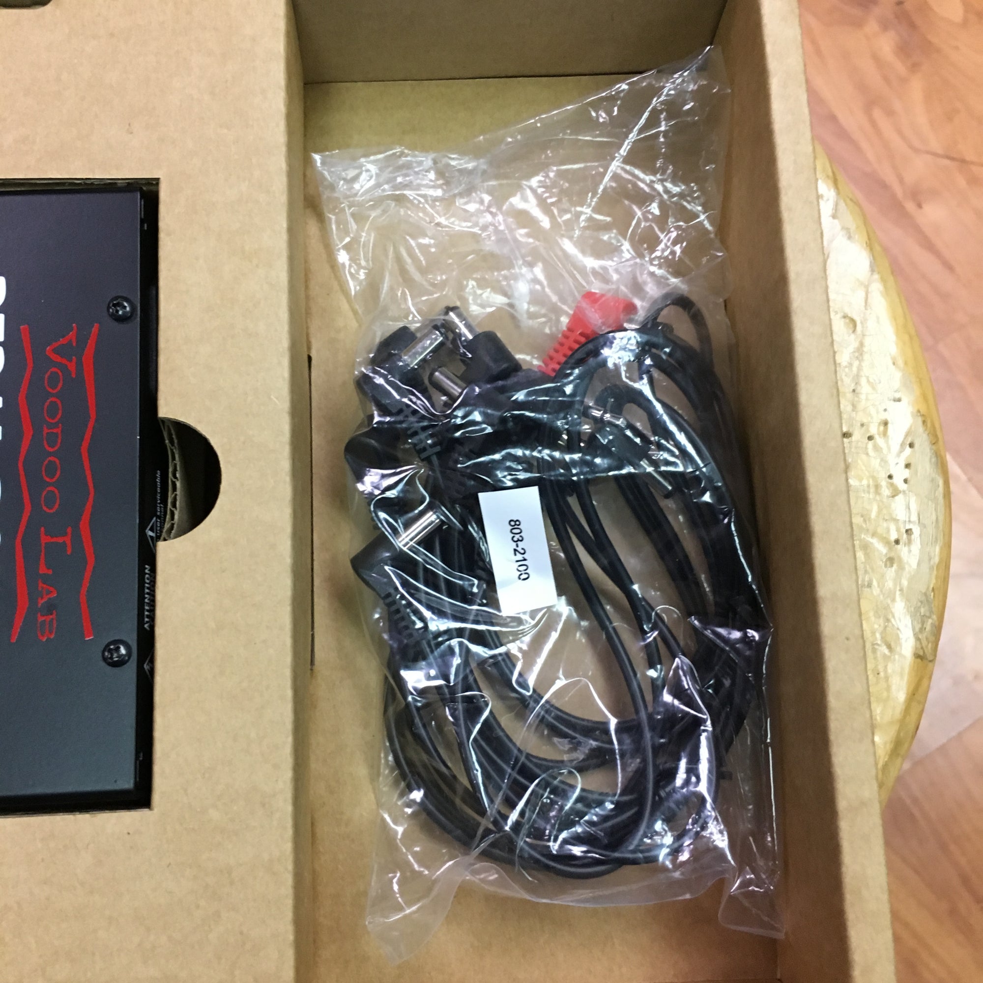 Voodoo Labs ISO 5 w/box & Cables