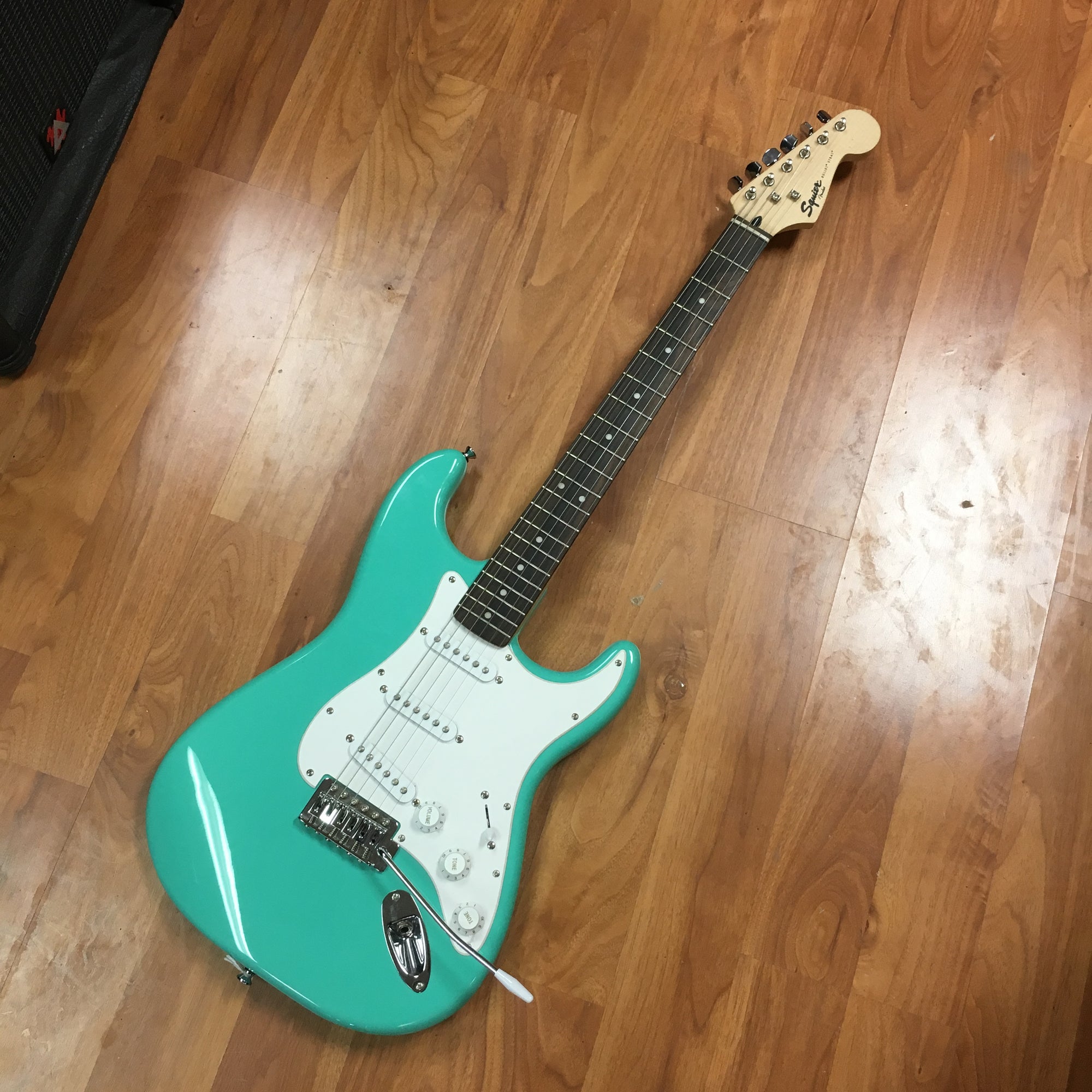 Squier bullet online surf green