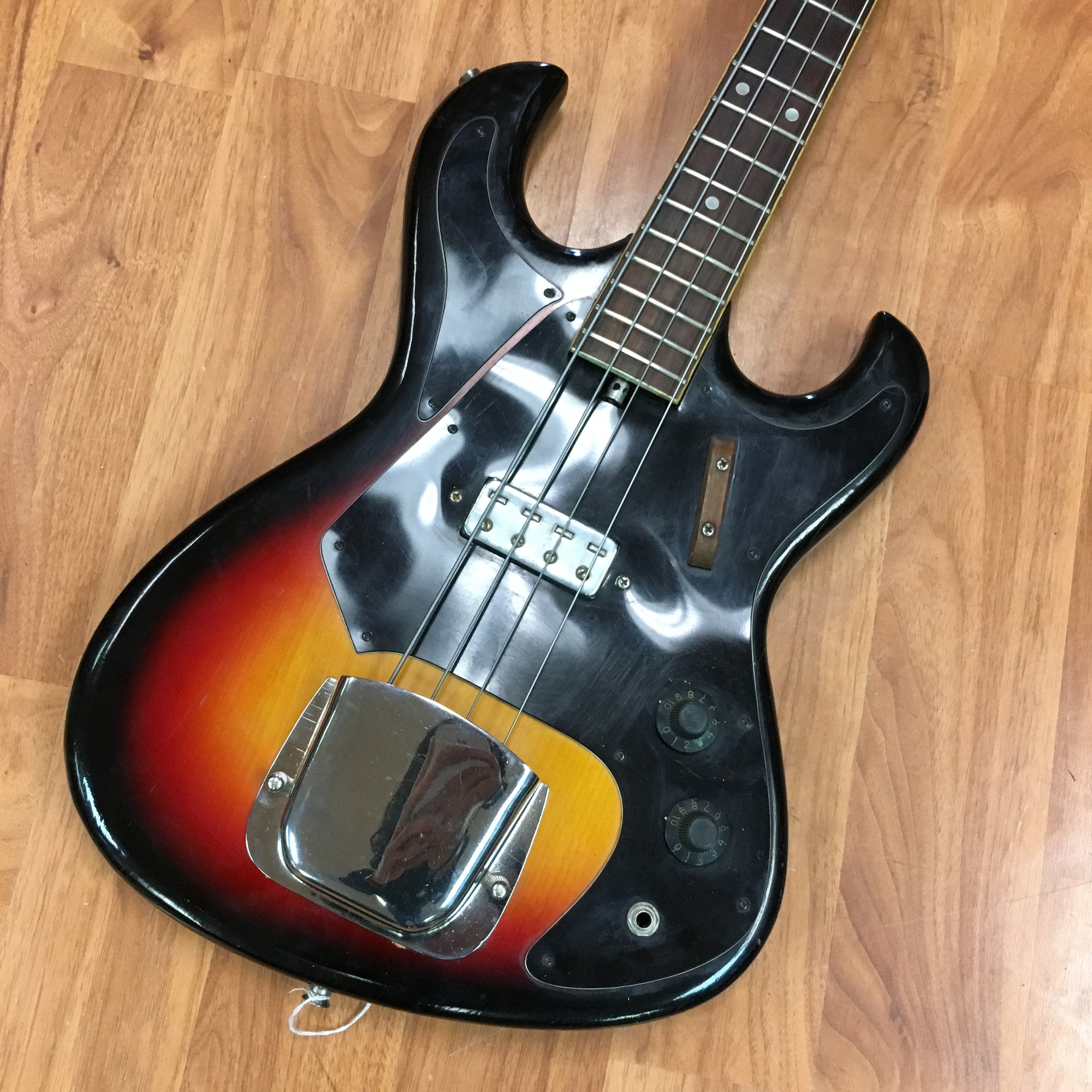 Montoya 4 String Short Scale Bass - Made in Japan