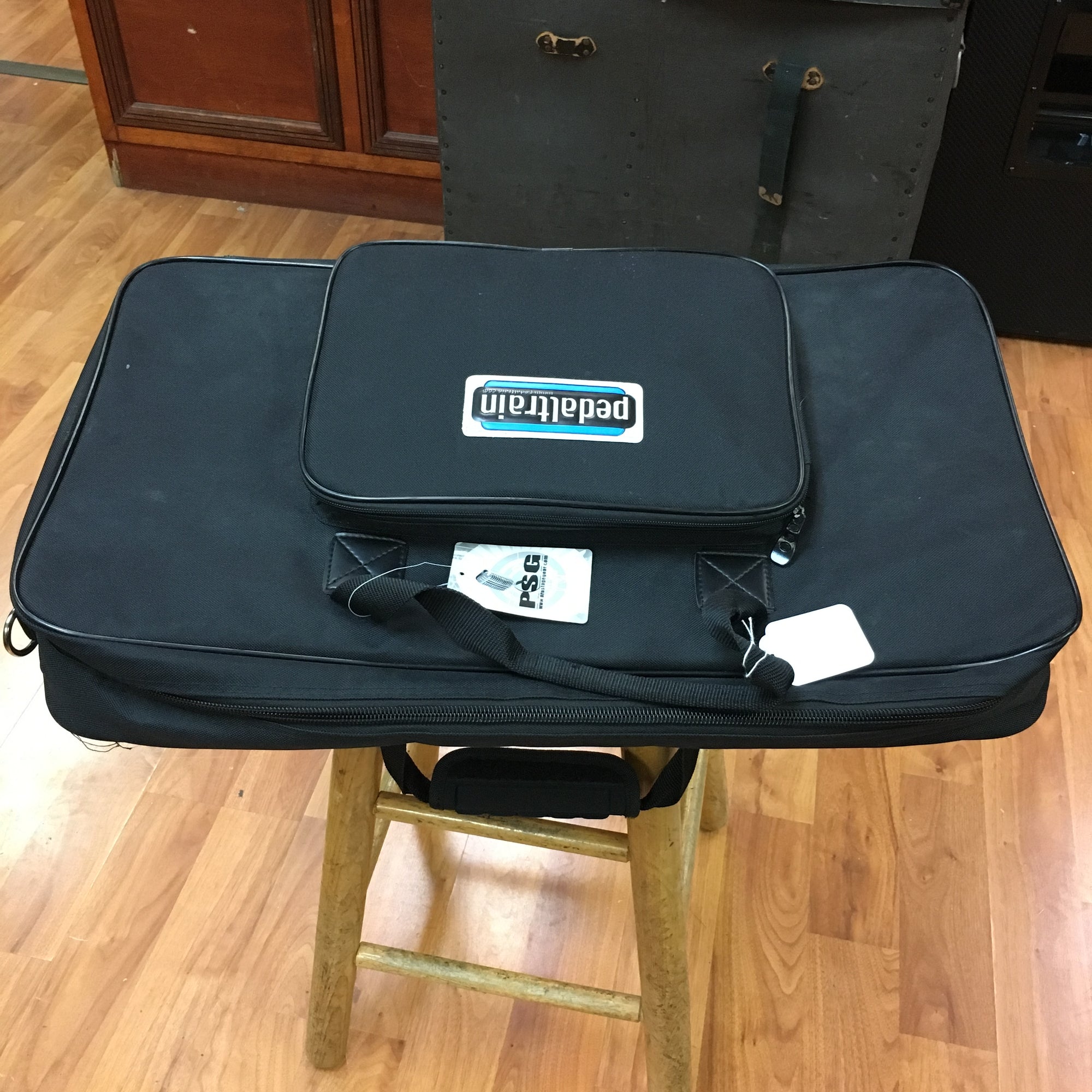 Pedaltrain 2 w/ Voodoo Labs Pedal Power 2 Plus & Soft Case
