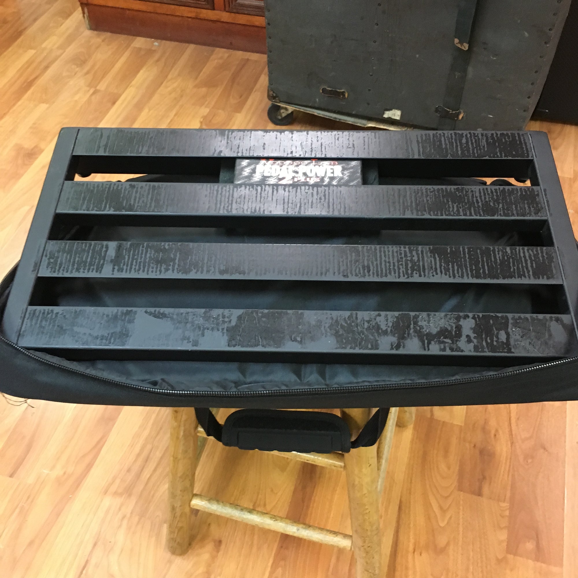 Pedaltrain 2 w/ Voodoo Labs Pedal Power 2 Plus & Soft Case