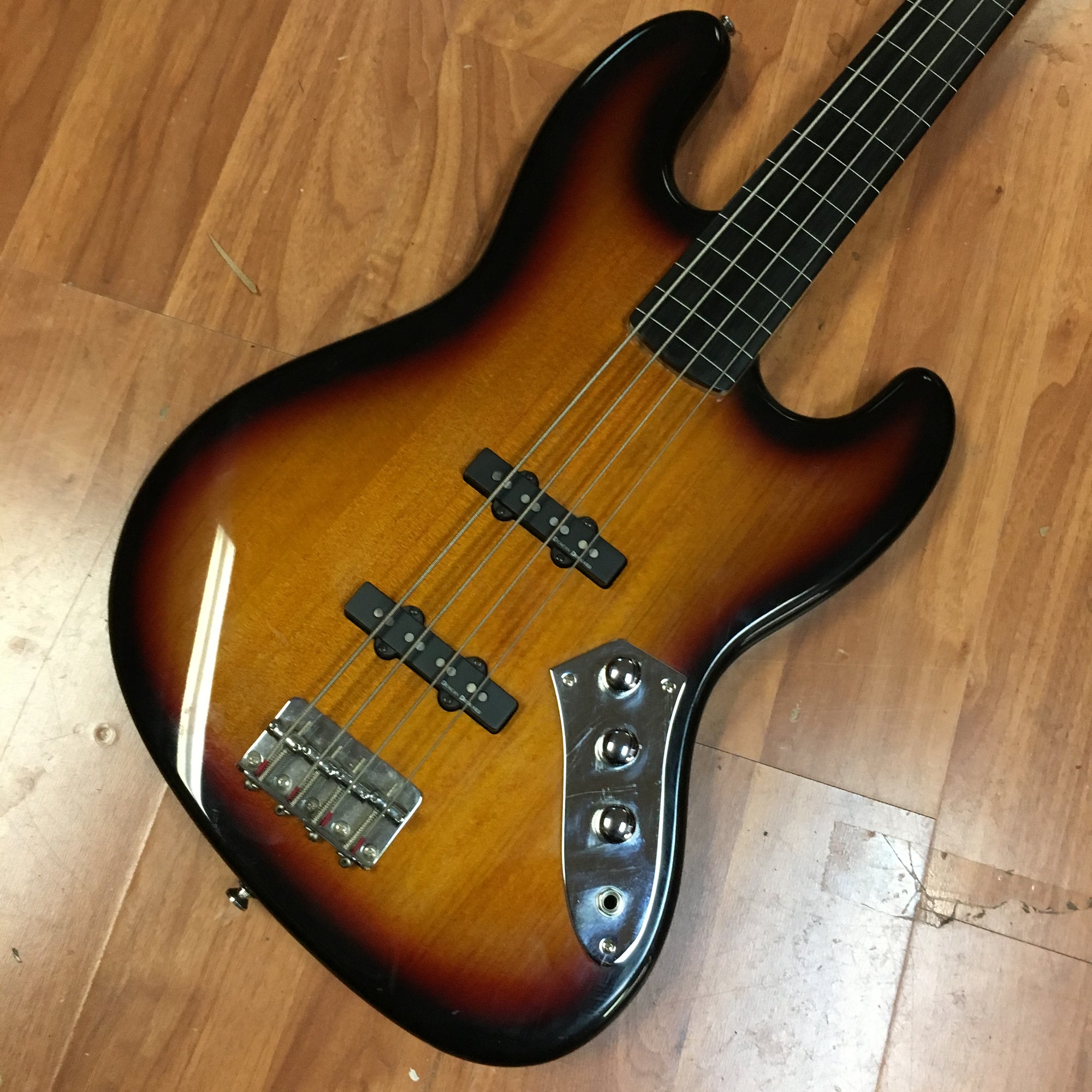 Squier Vtg. Mod. Jazz Bass Fretless - Evolution Music