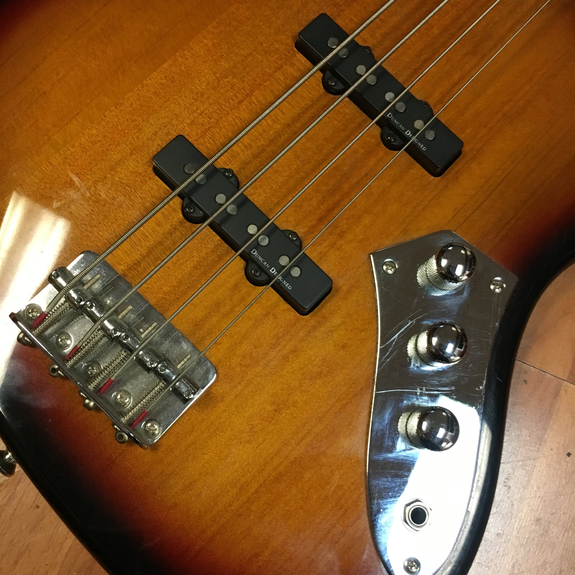Squier Vtg. Mod. Jazz Bass Fretless - Evolution Music