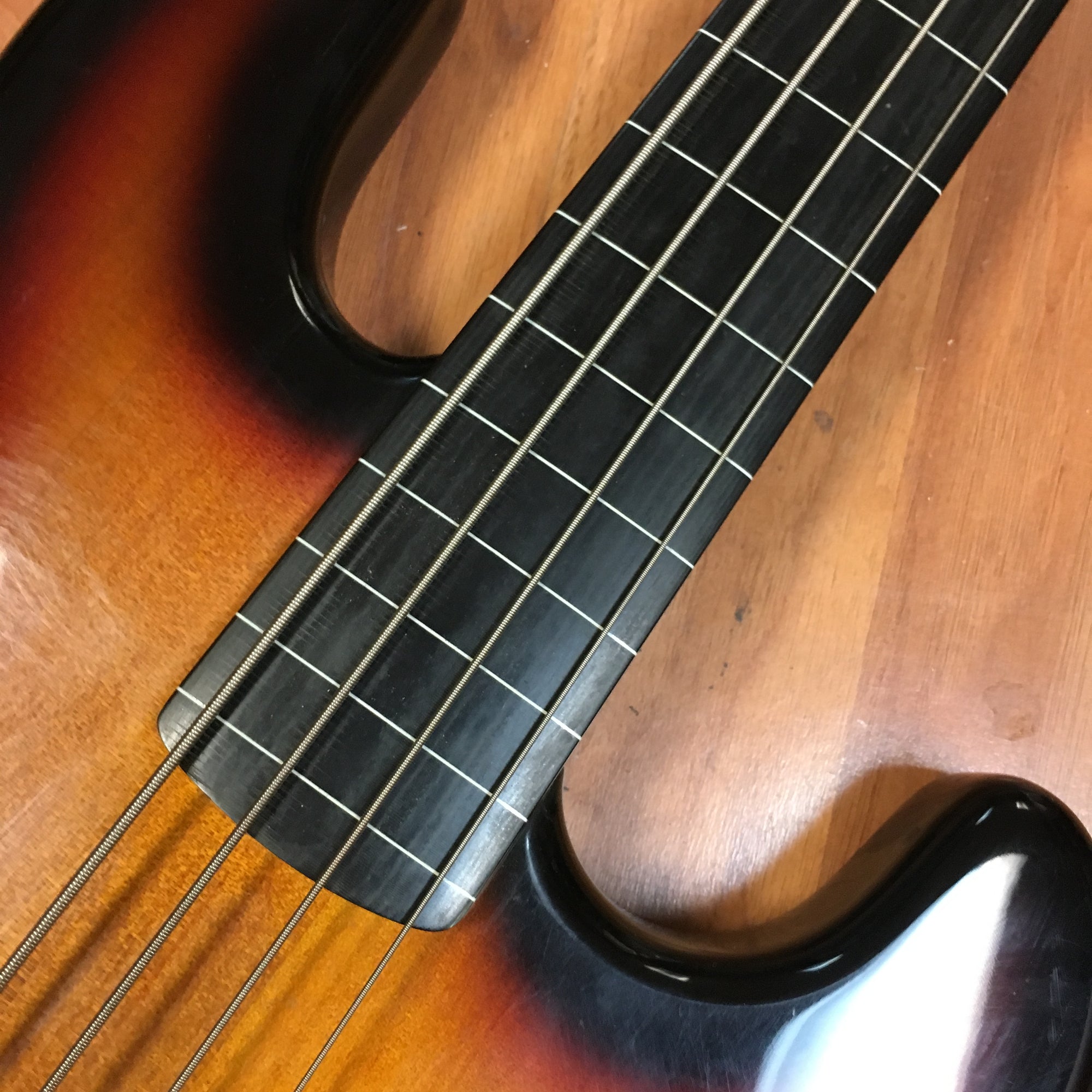 Squier Vtg. Mod. Jazz Bass Fretless - Evolution Music