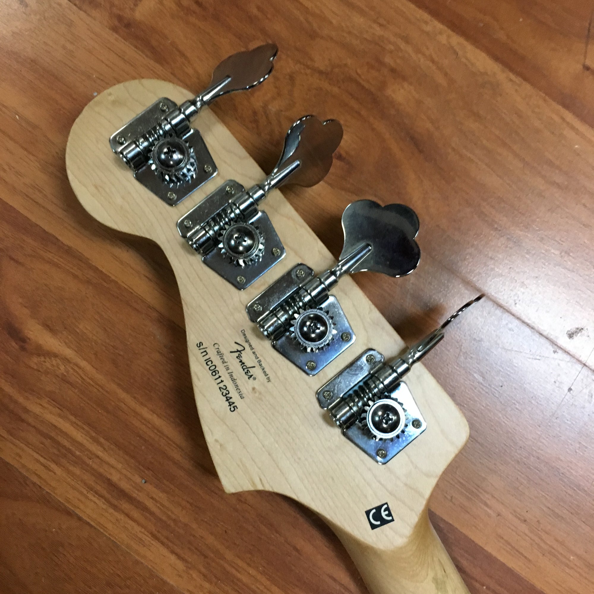 Squier Vtg. Mod. Jazz Bass Fretless - Evolution Music