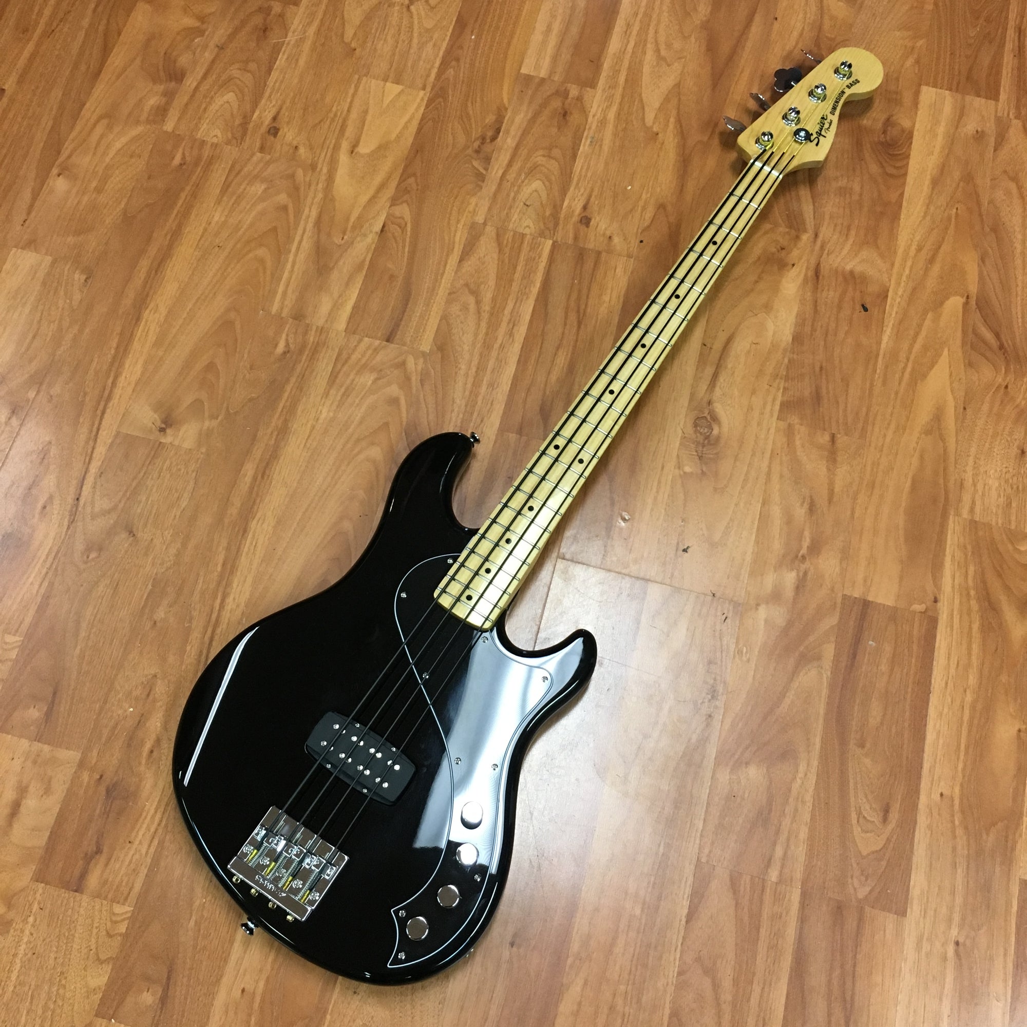 Squier Deluxe Dimension Bass, Black - Evolution Music