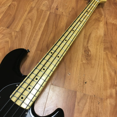Squier Deluxe Dimension Bass, Black