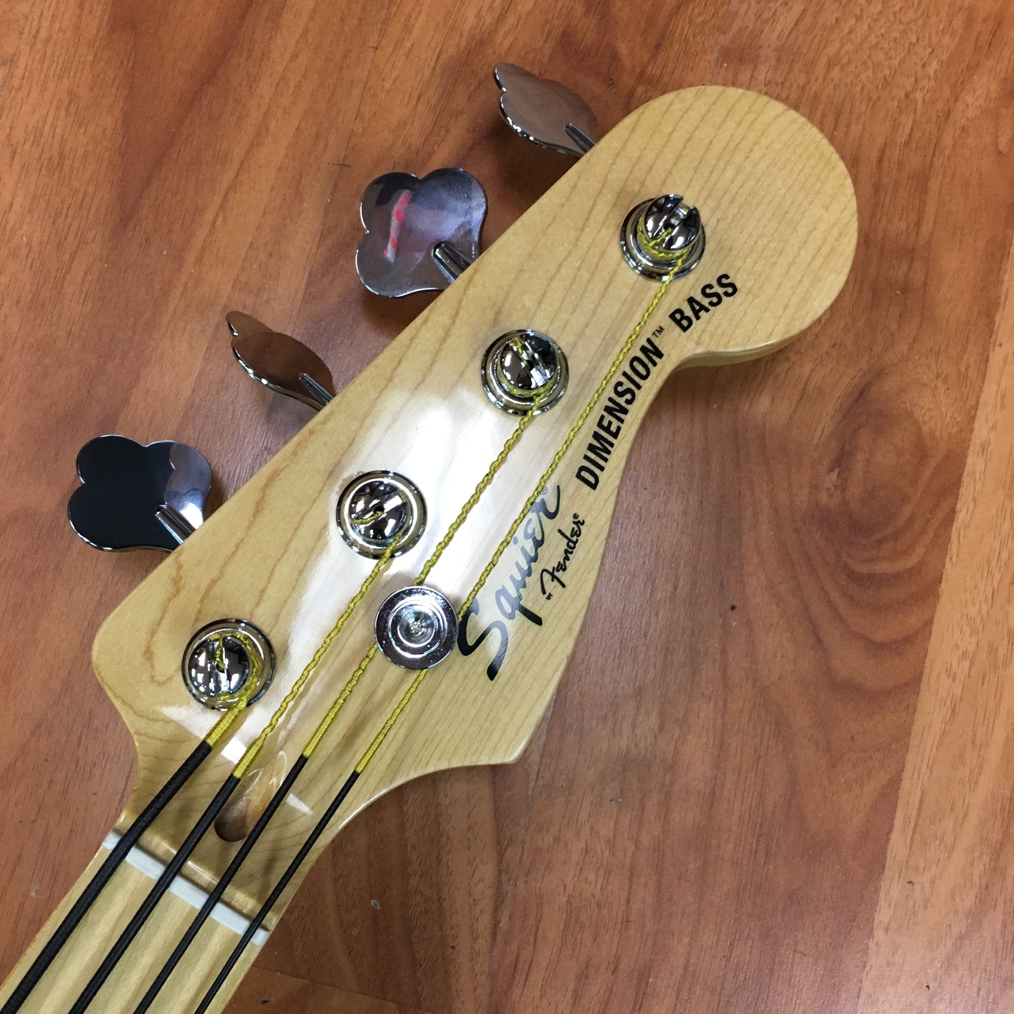 Squier Deluxe Dimension Bass, Black