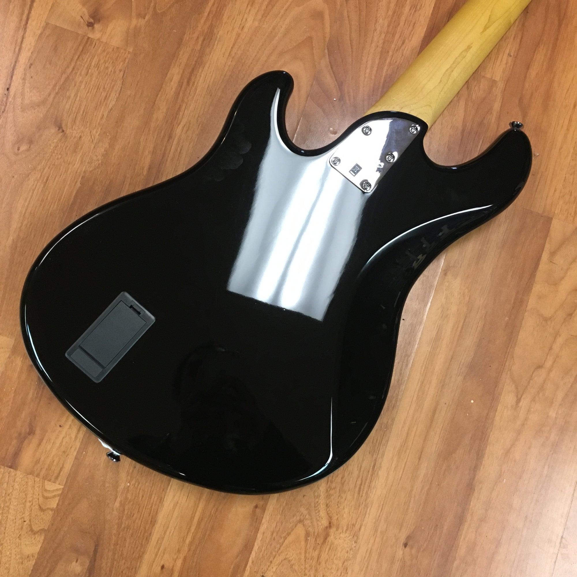 Squier Deluxe Dimension Bass, Black - Evolution Music
