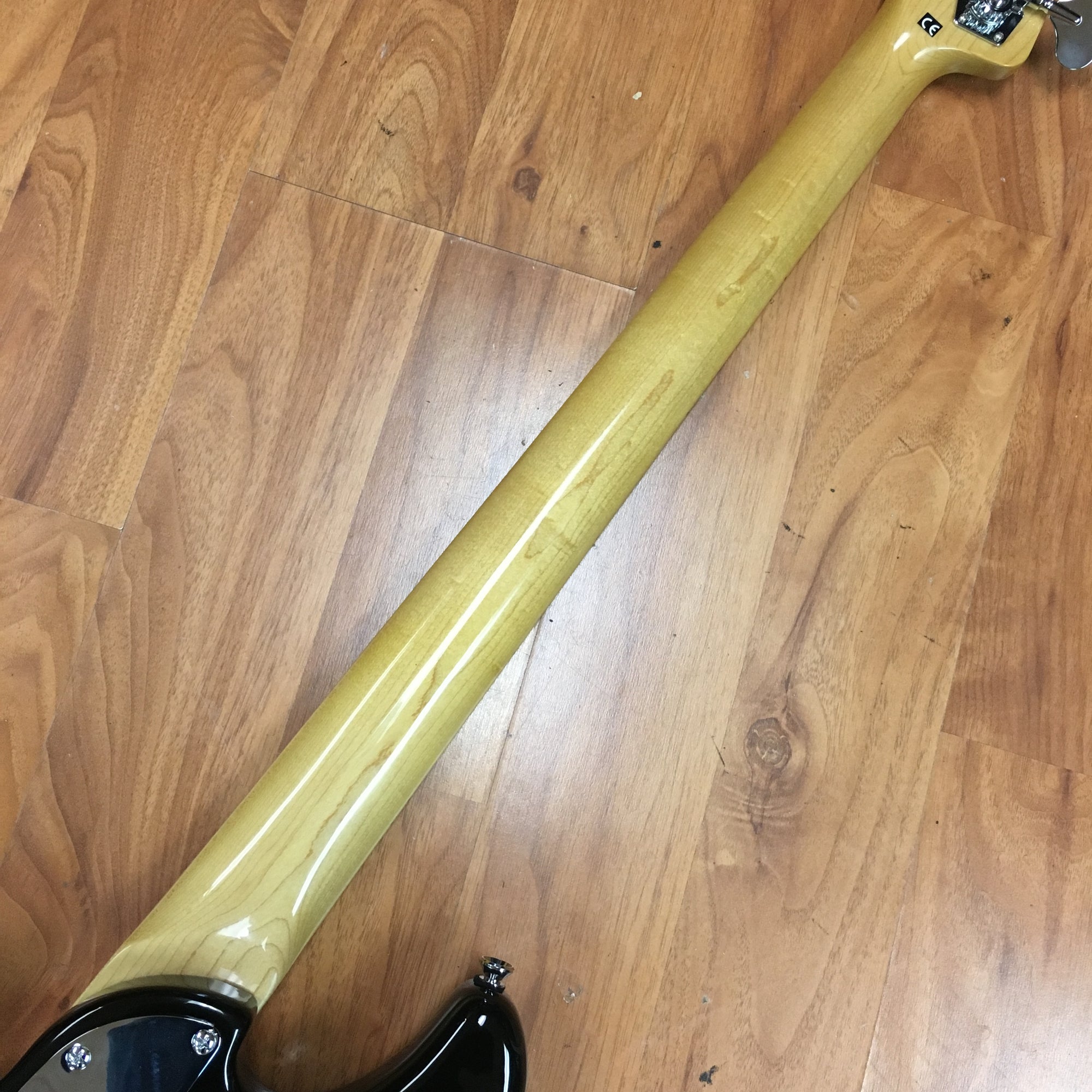 Squier Deluxe Dimension Bass, Black