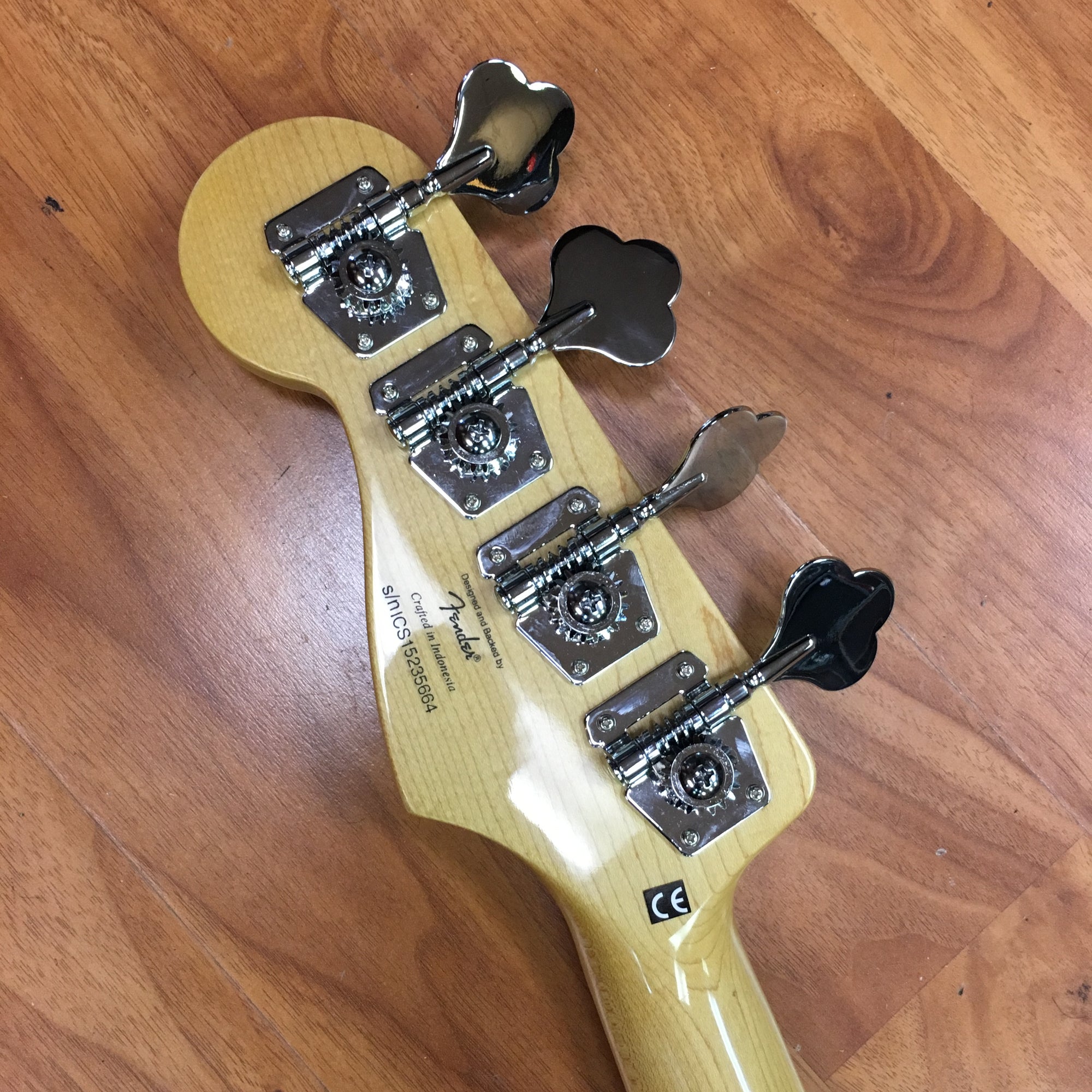 Squier Deluxe Dimension Bass, Black