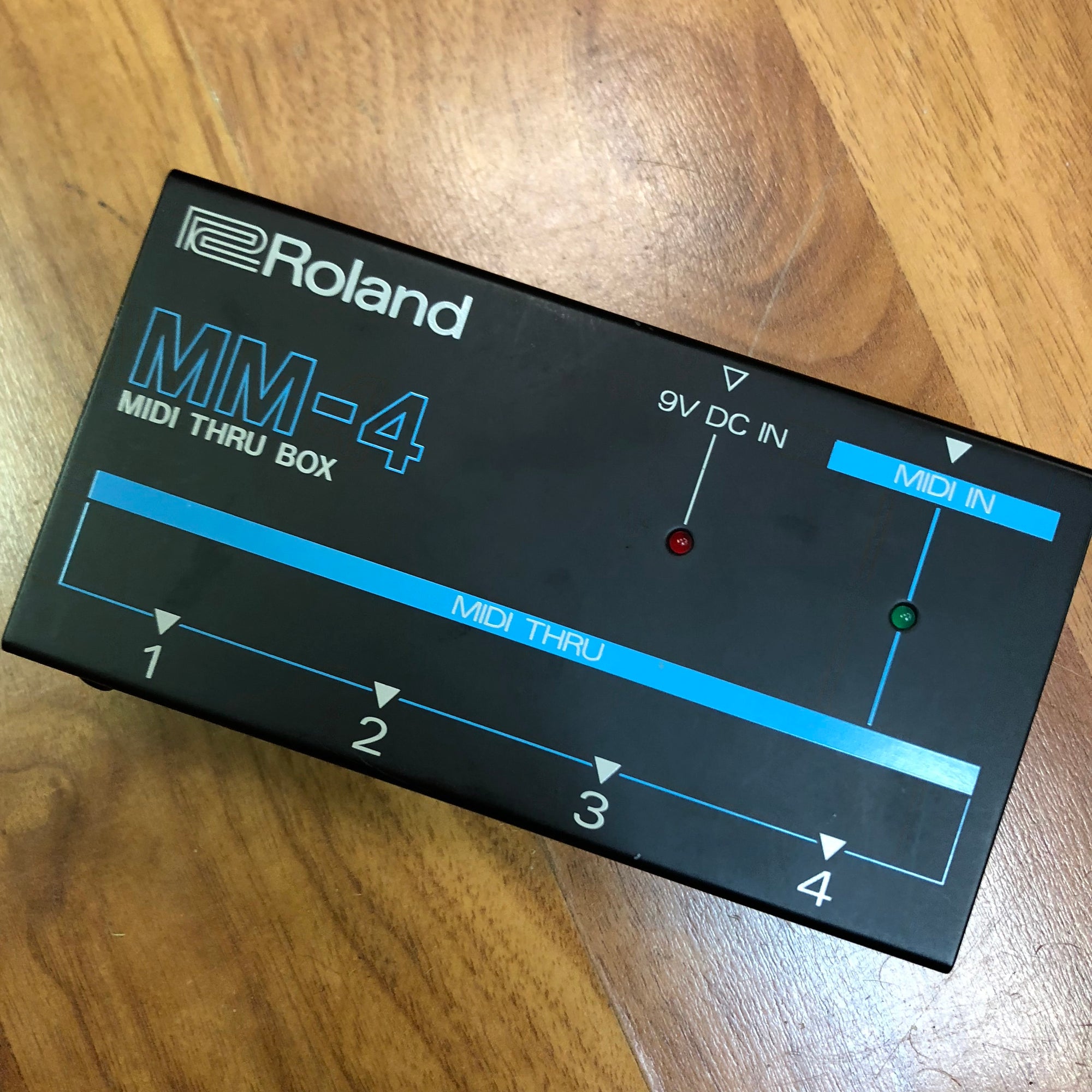 Roland MM-4 MIDI Thru Box 1 In 4 Out