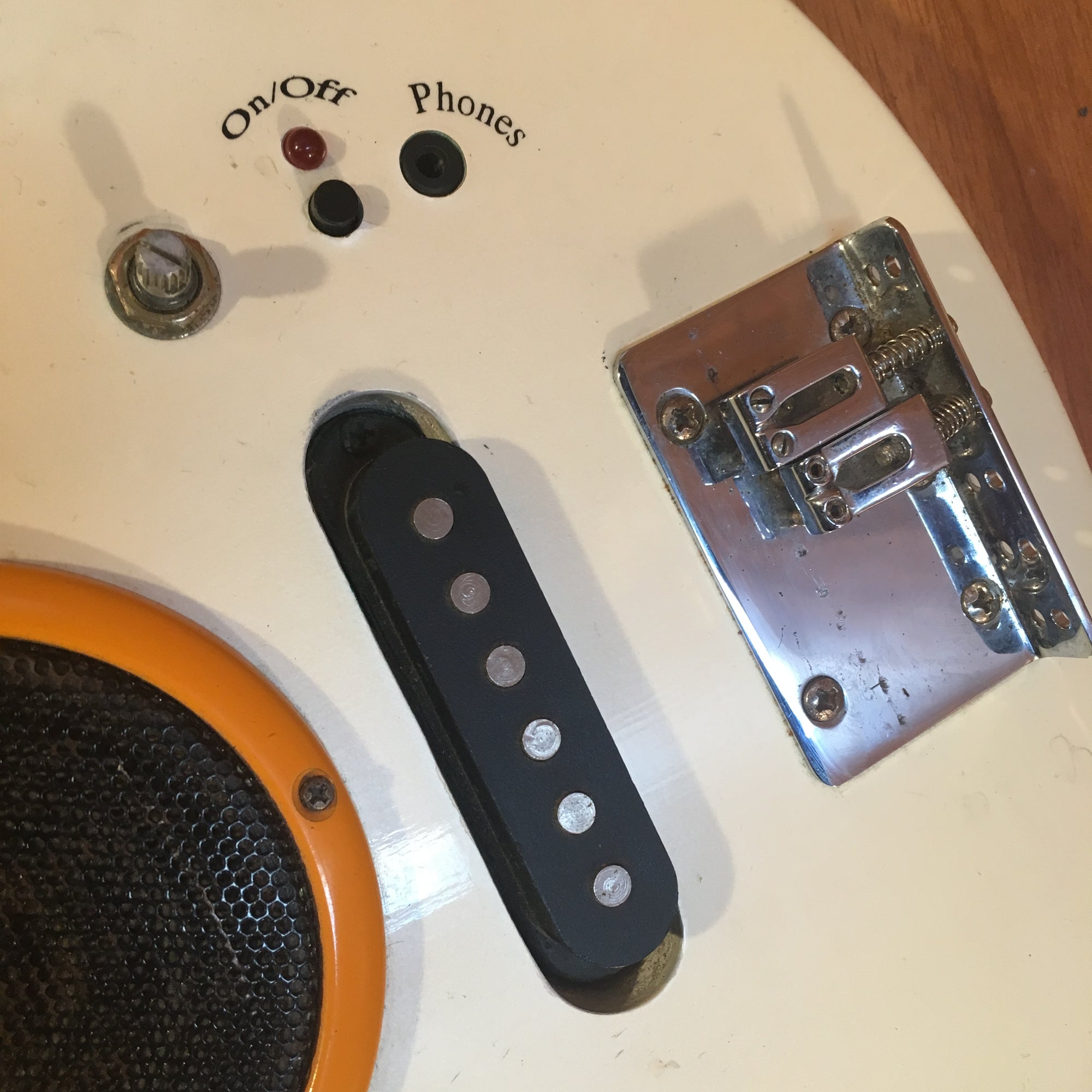 Guitar Body with Speaker