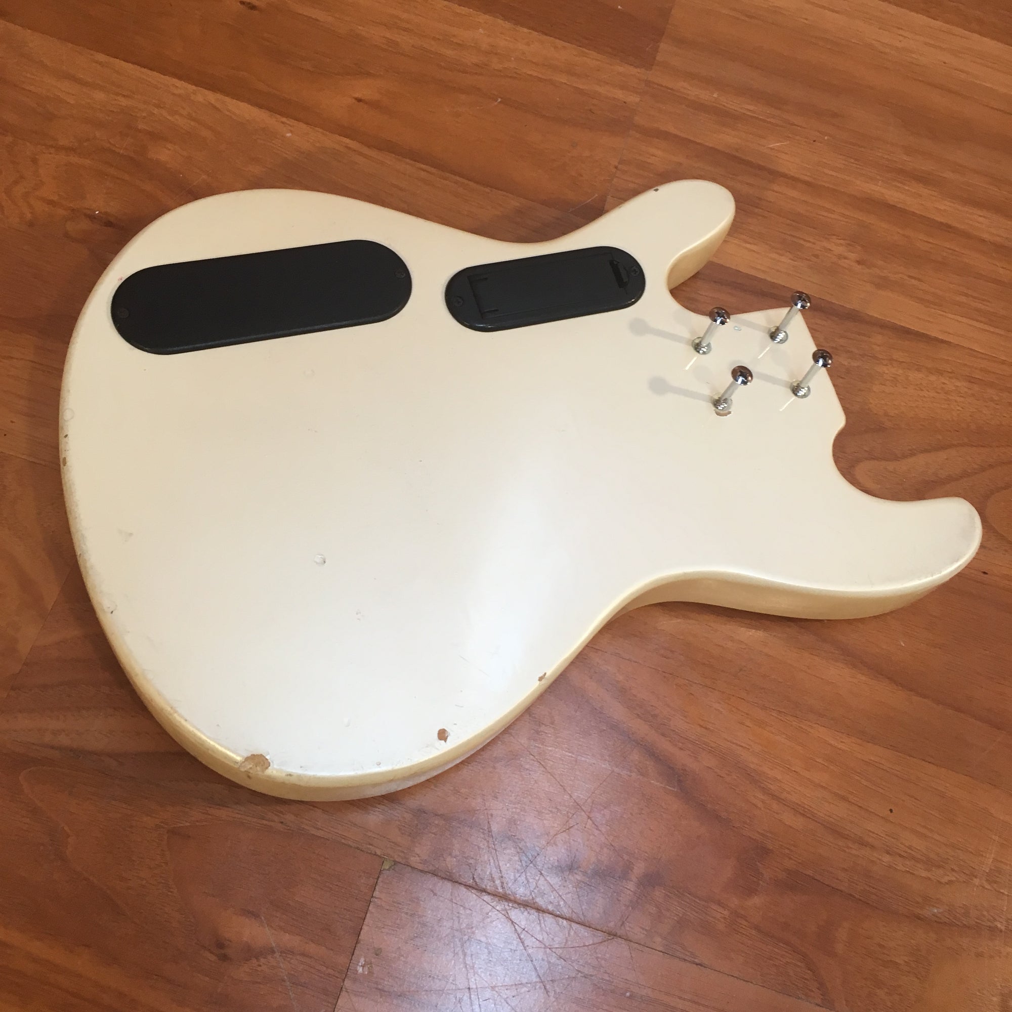 Guitar Body with Speaker