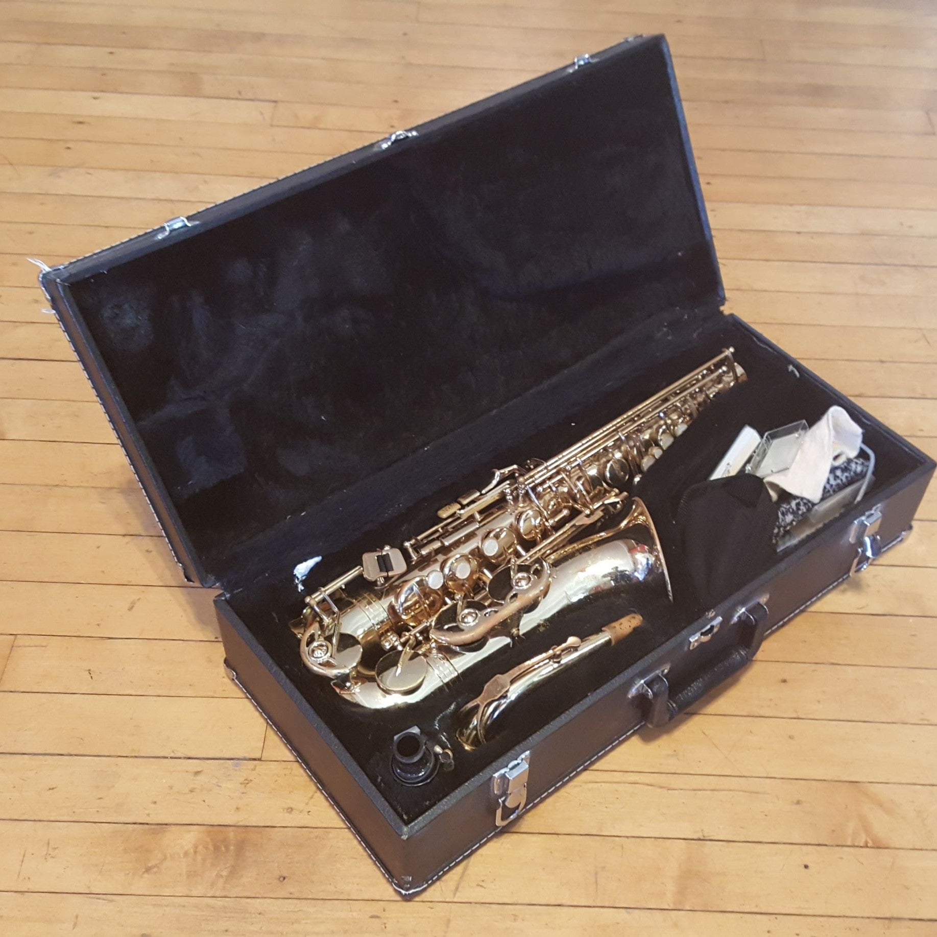 Jupiter Saxophone 767 with case