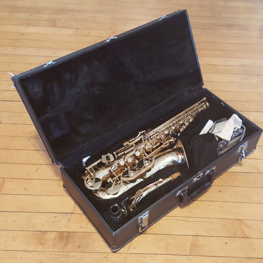 Jupiter Saxophone 767 with case