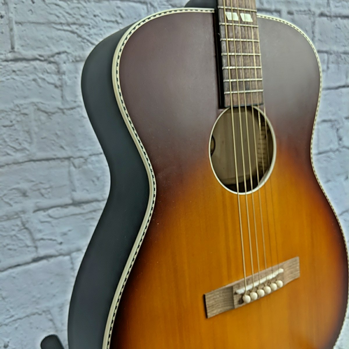 Recording King Dirty 37 000 Acoustic Guitar - Evolution Music