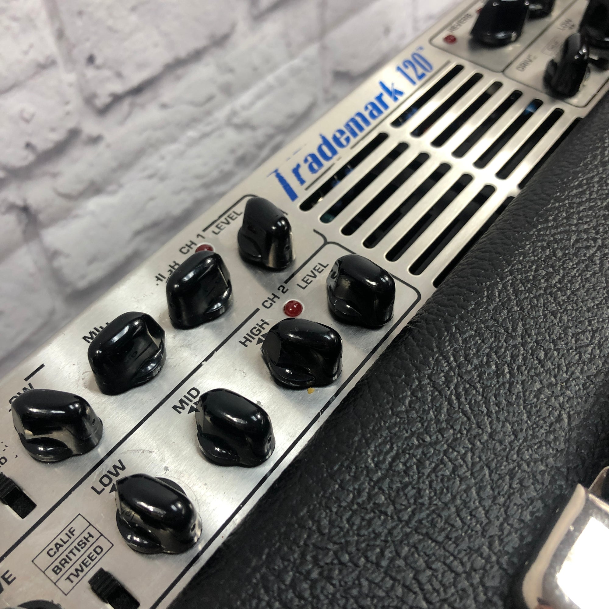 Tech 21 Trademark 120 with 6 Button Footswitch and Cover