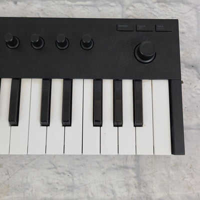 Komplete Kontrol M32 Controller