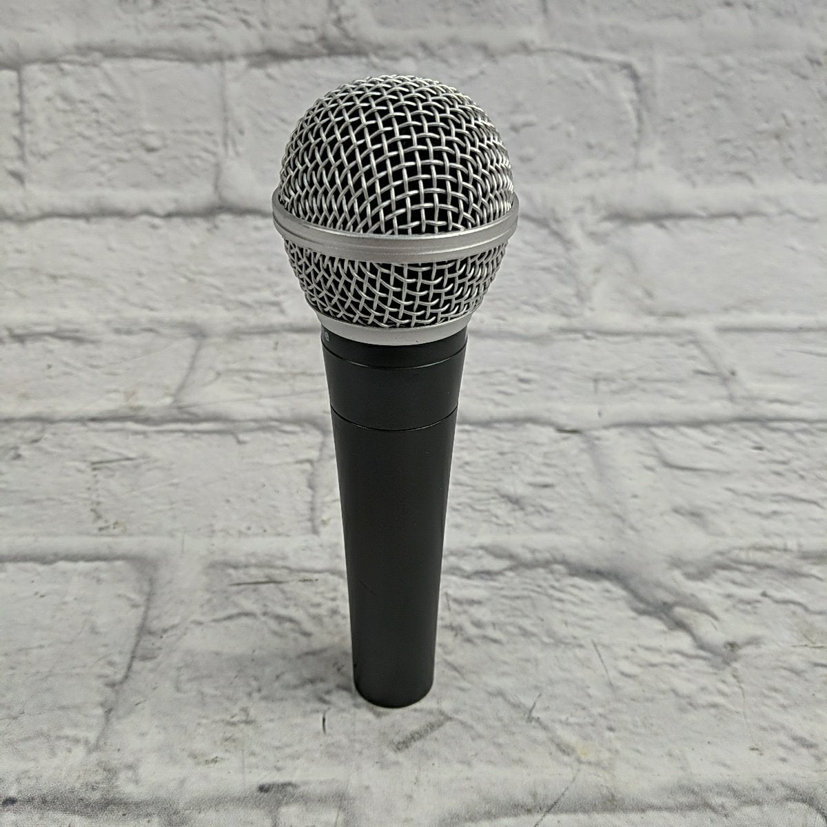 SLM Hardware Dynamic Vocal Microphone with Switch