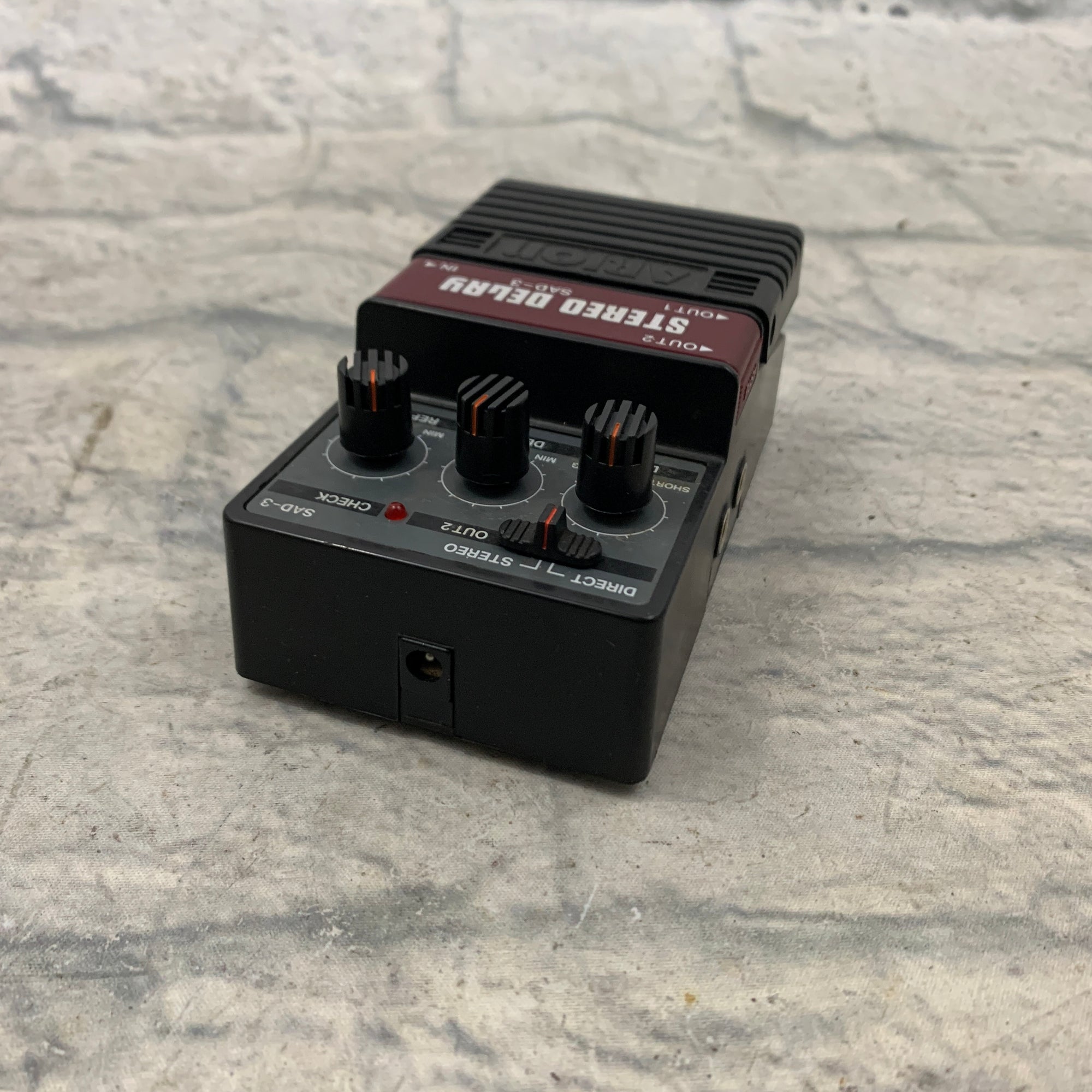 Arion SAD-3 Stereo Delay Burgundy Label - Evolution Music
