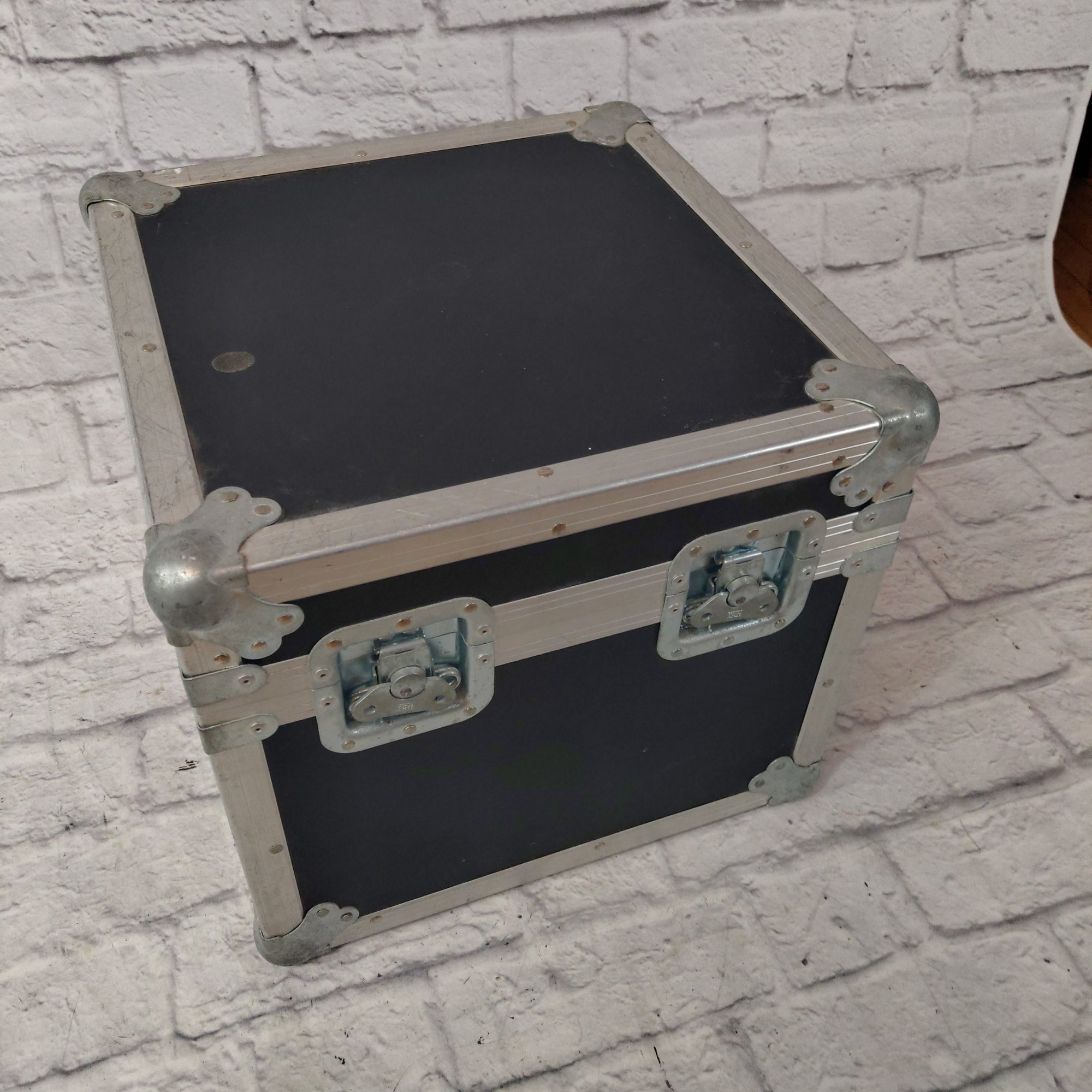 Unknown Utility Flight Case 2 Locks Hinge Top 16x16x14