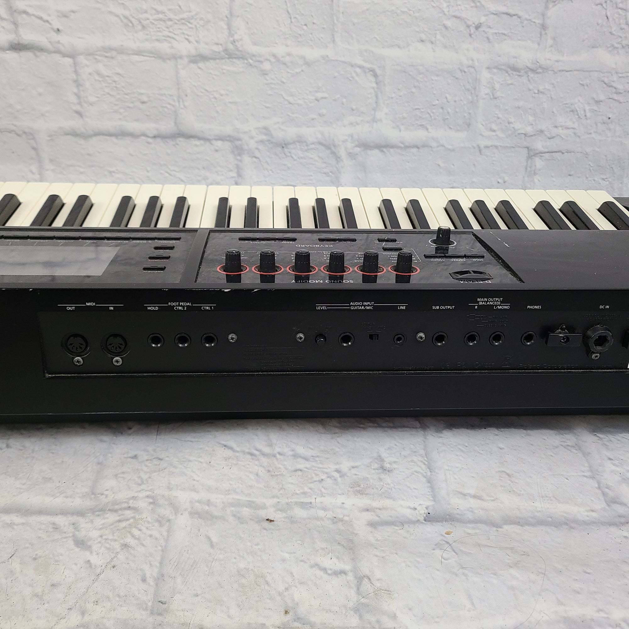 Roland FA-08 88-Key Synthesizer Workstation with Weighted Keys