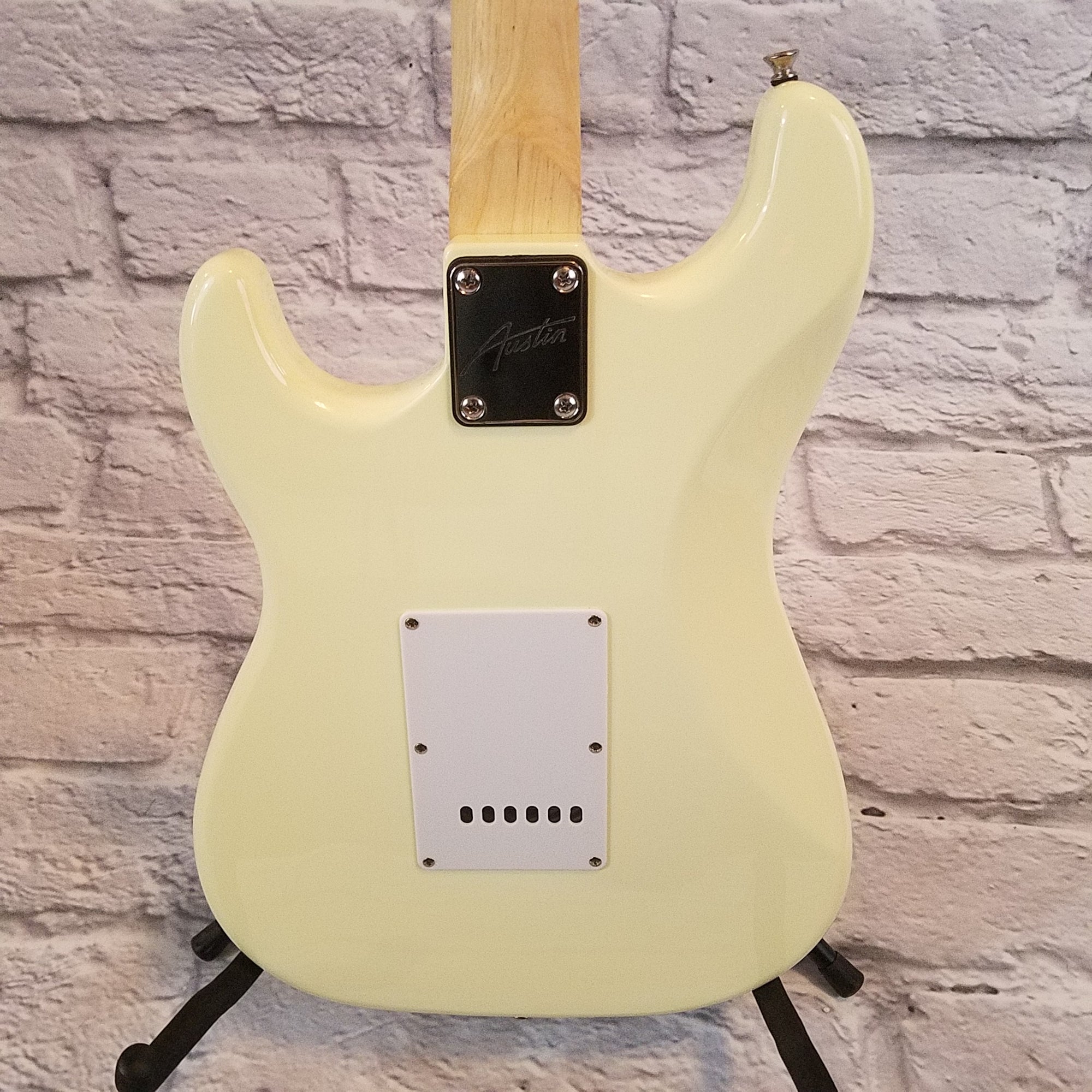 Austin AST100CR Strat-Style Guitar Cream
