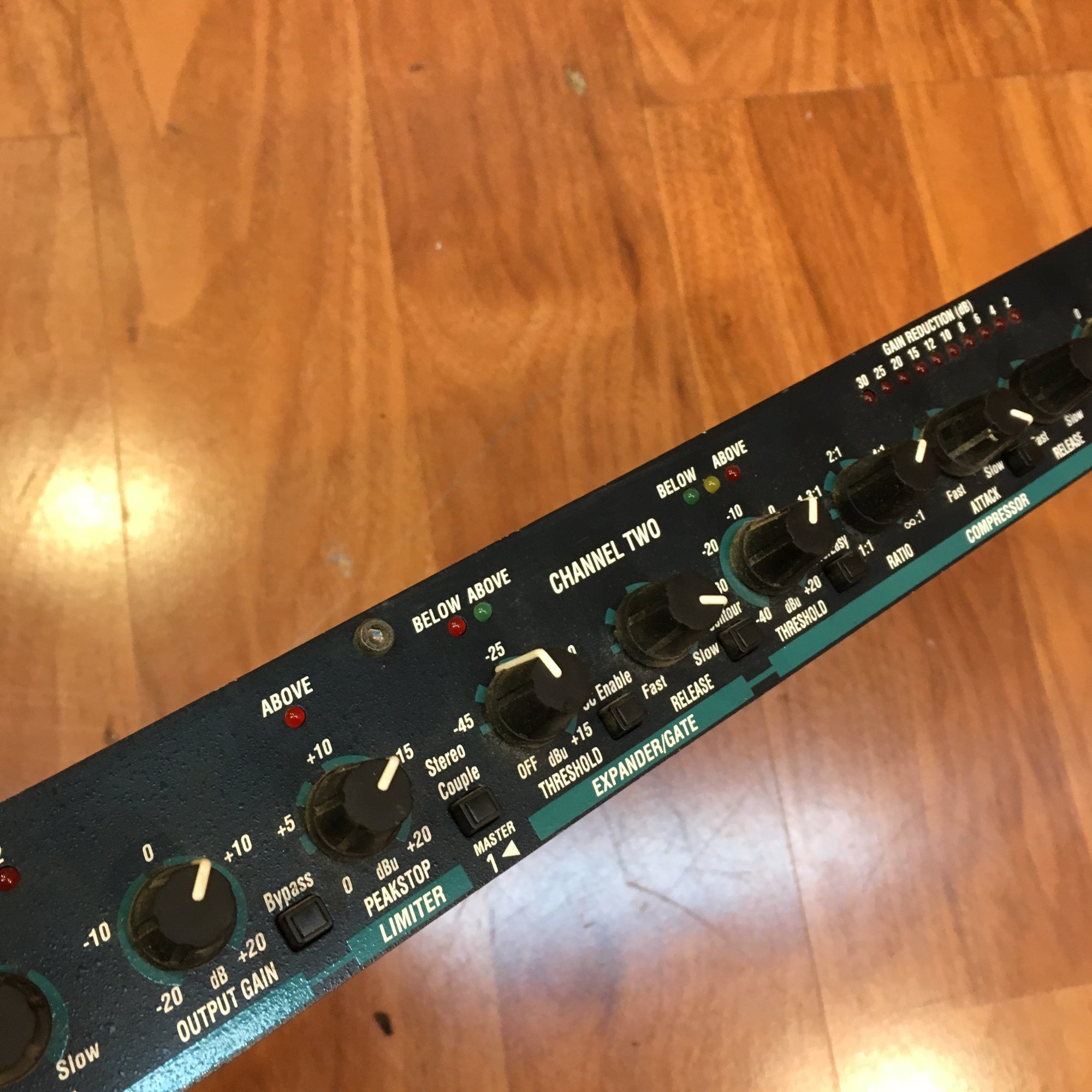 DBX 166XL Stereo Compressor Limiter