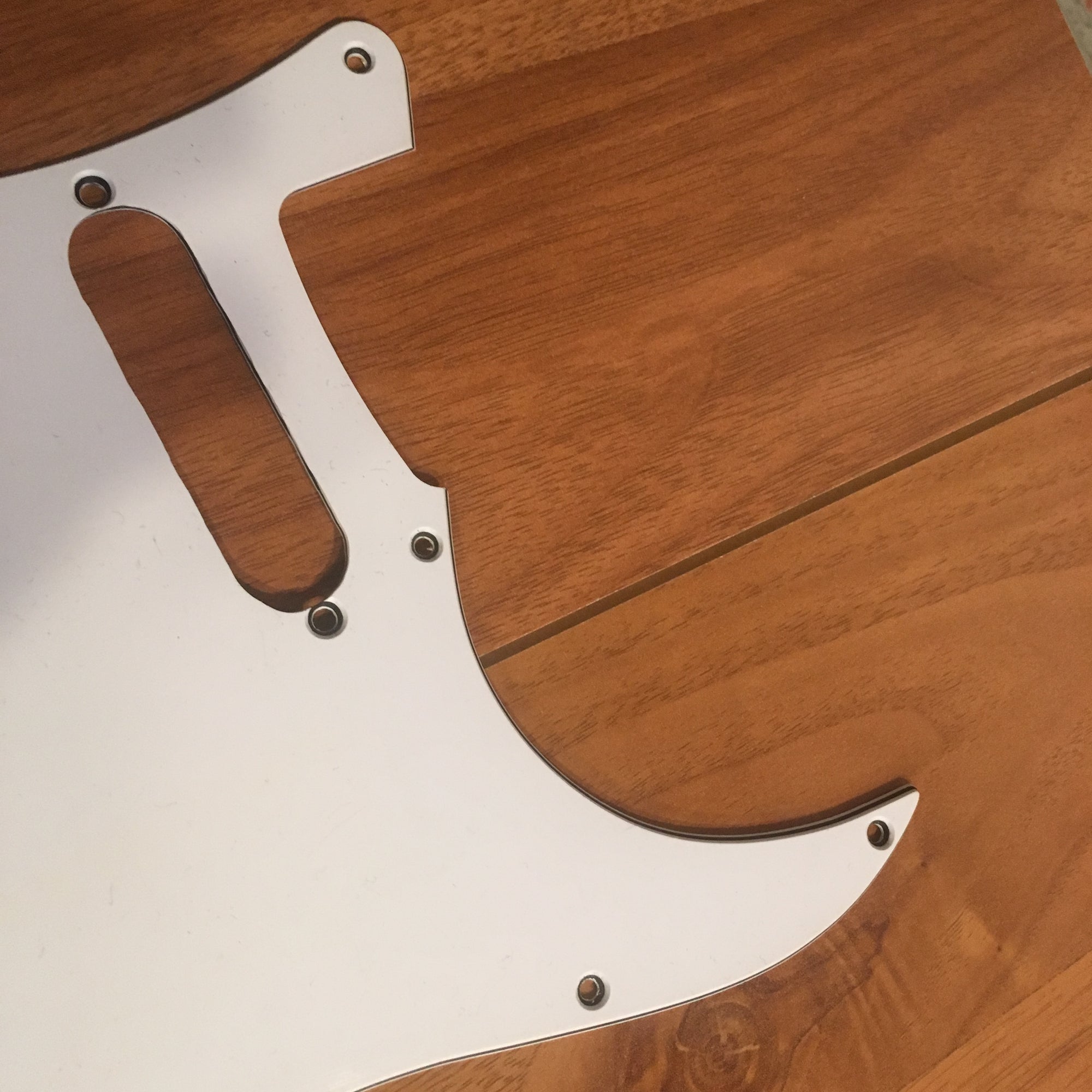 Strat Pickguard White (3 Single Slots)