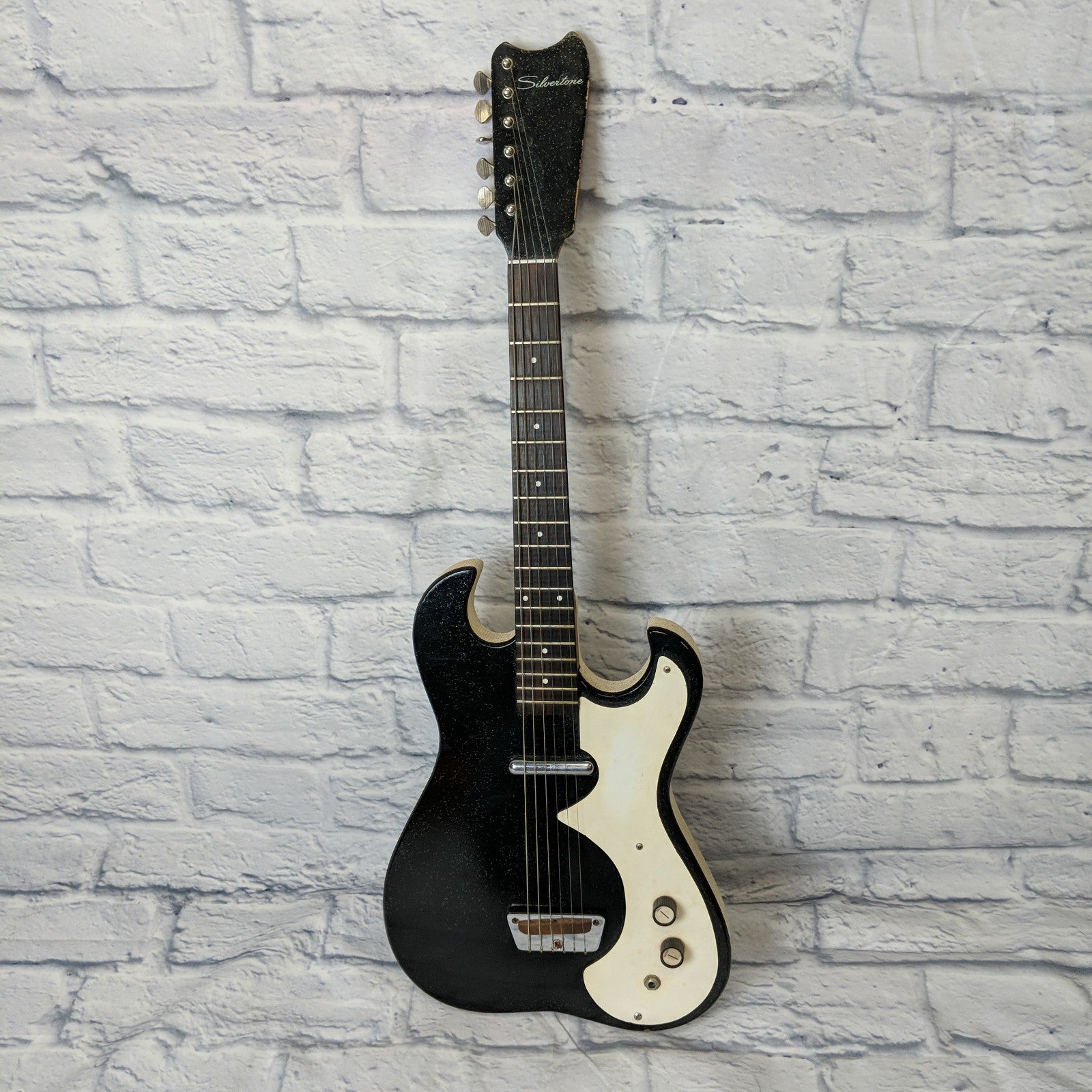 Vintage 1960s Silvertone 1448 Electric Guitar with Case Amp