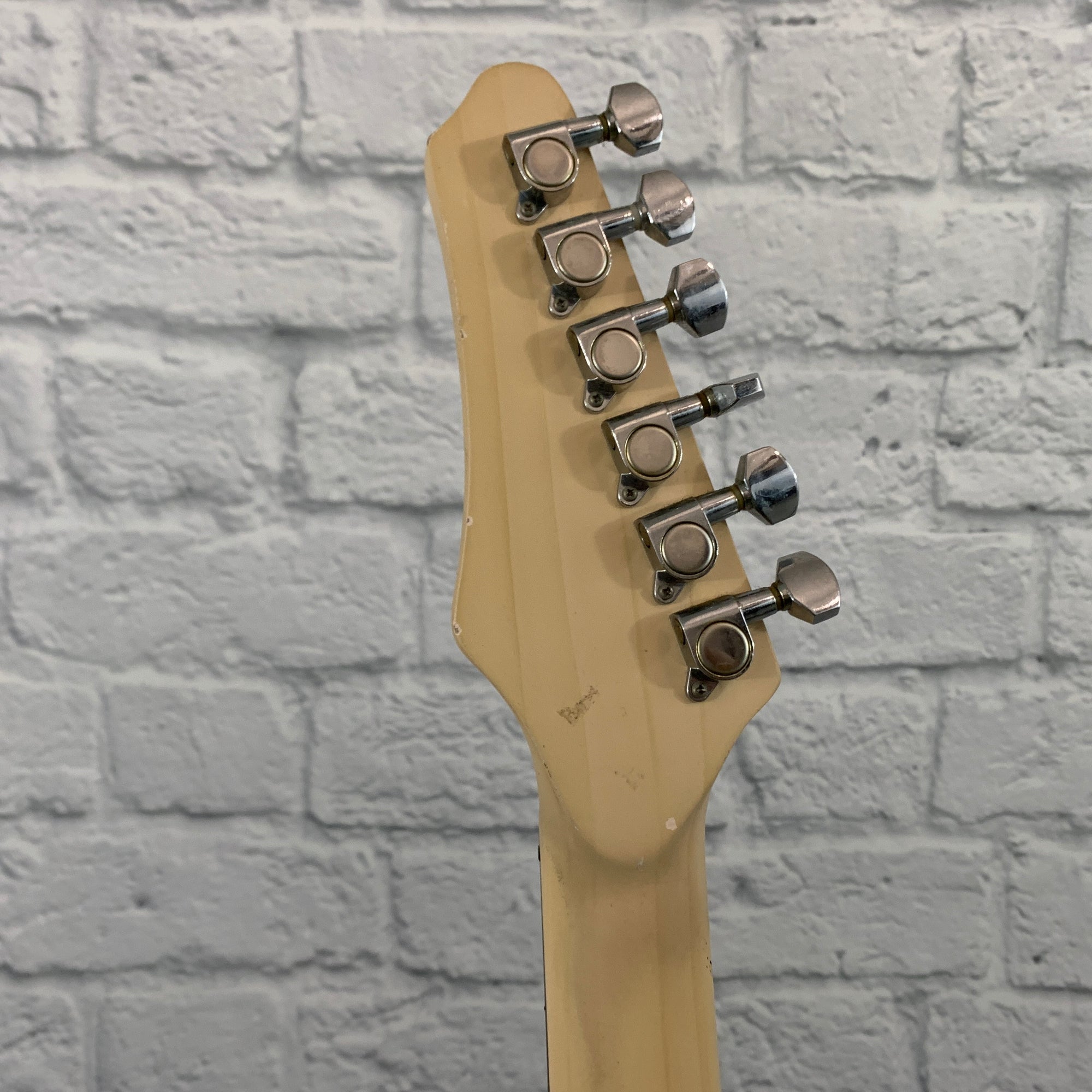 Guitar Research LG33 Strat Style Electric Guitar