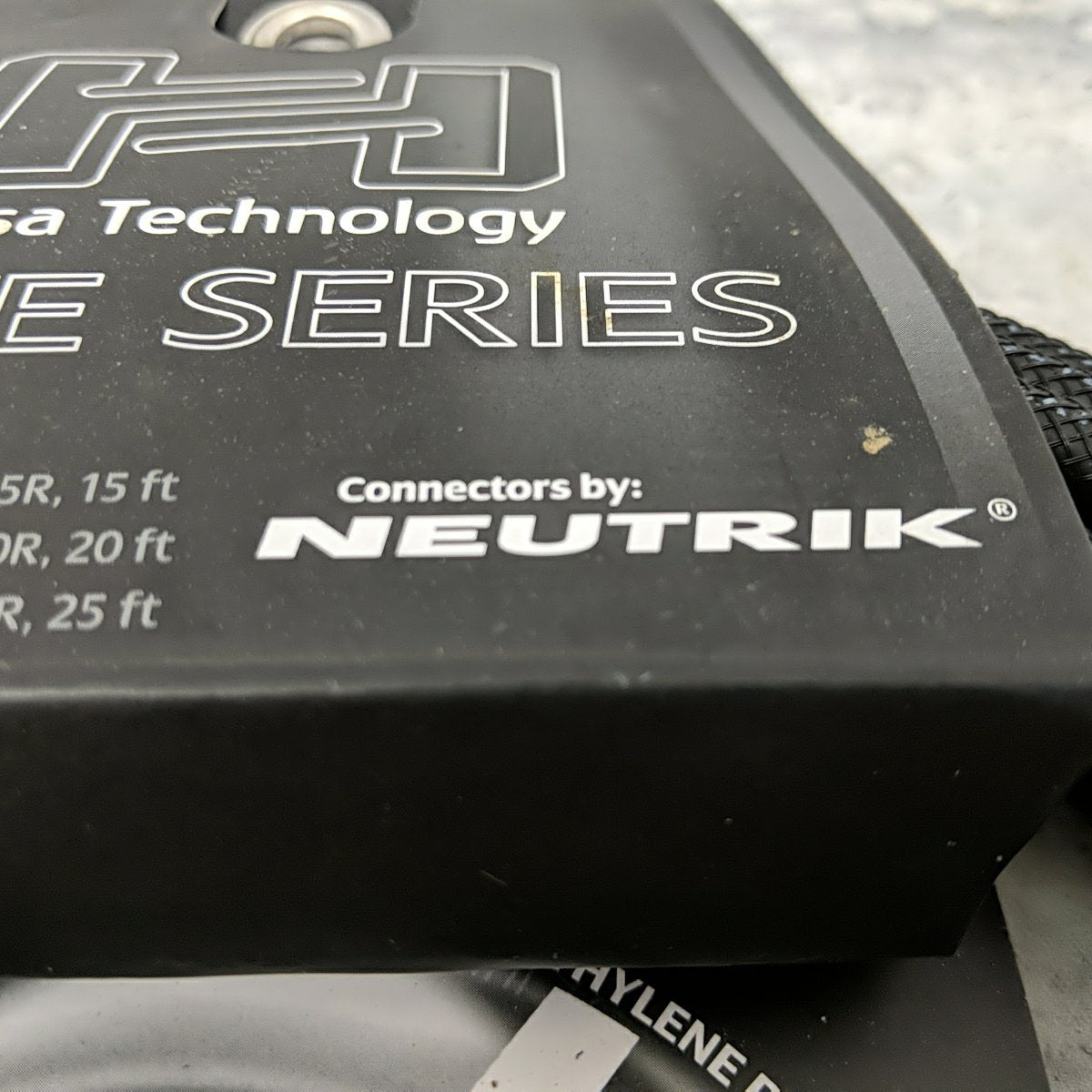 Hosa Elite Series EGTR-020 20 Foot Guitar Cable with Neutrik Connector Ends