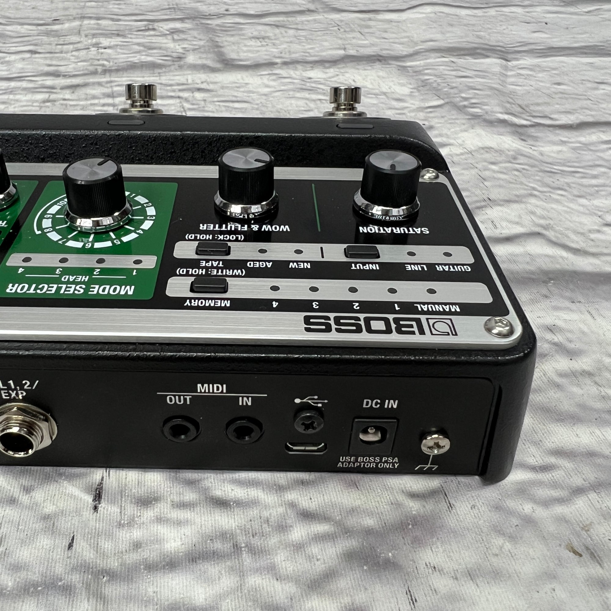 roland delay pedal Boss RE-202 Space Echo Delay Pedal