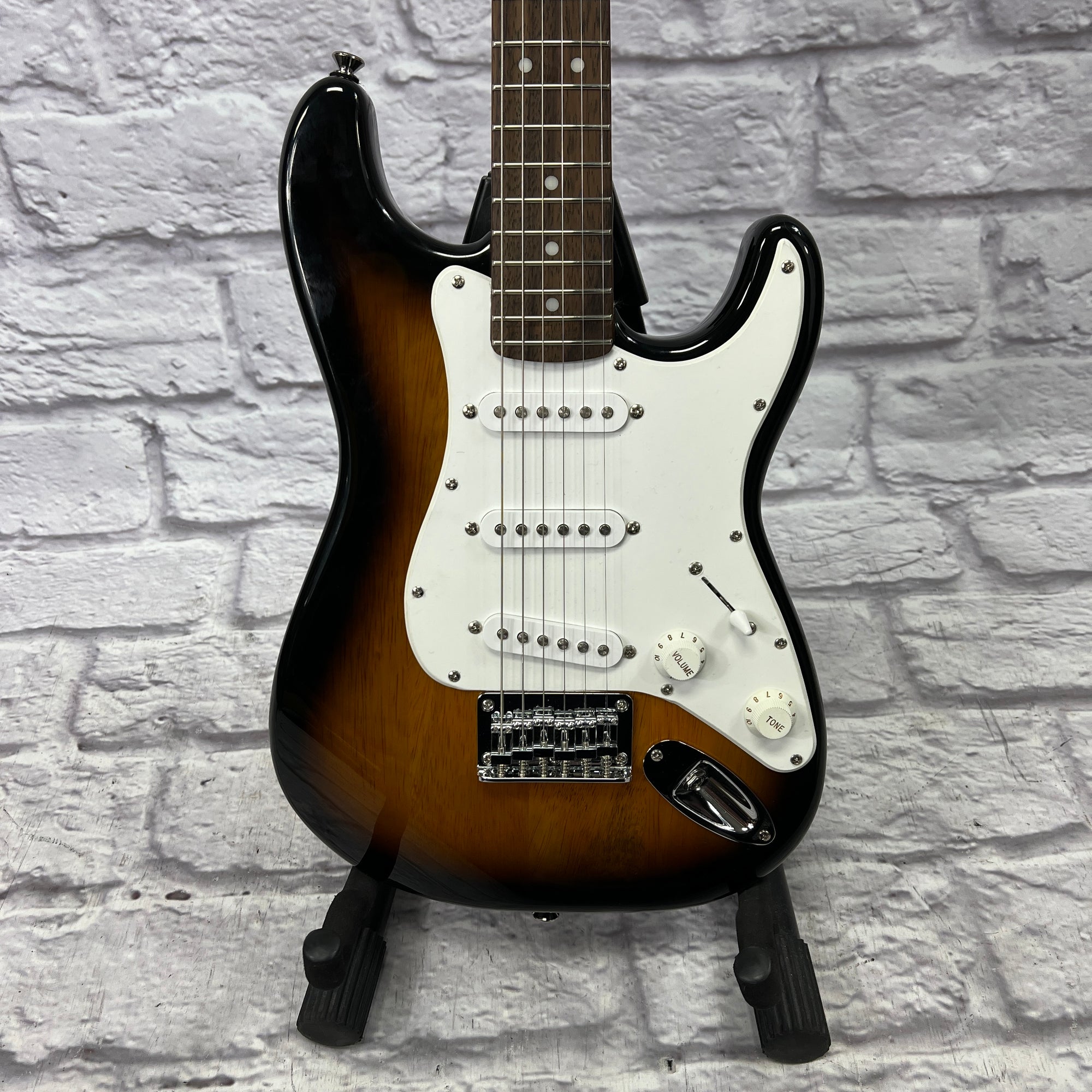 『shino3』Squier by Fender Affinity Amazon.com: Squier by Fender Affinity Stratocaster Jr. HSS 3