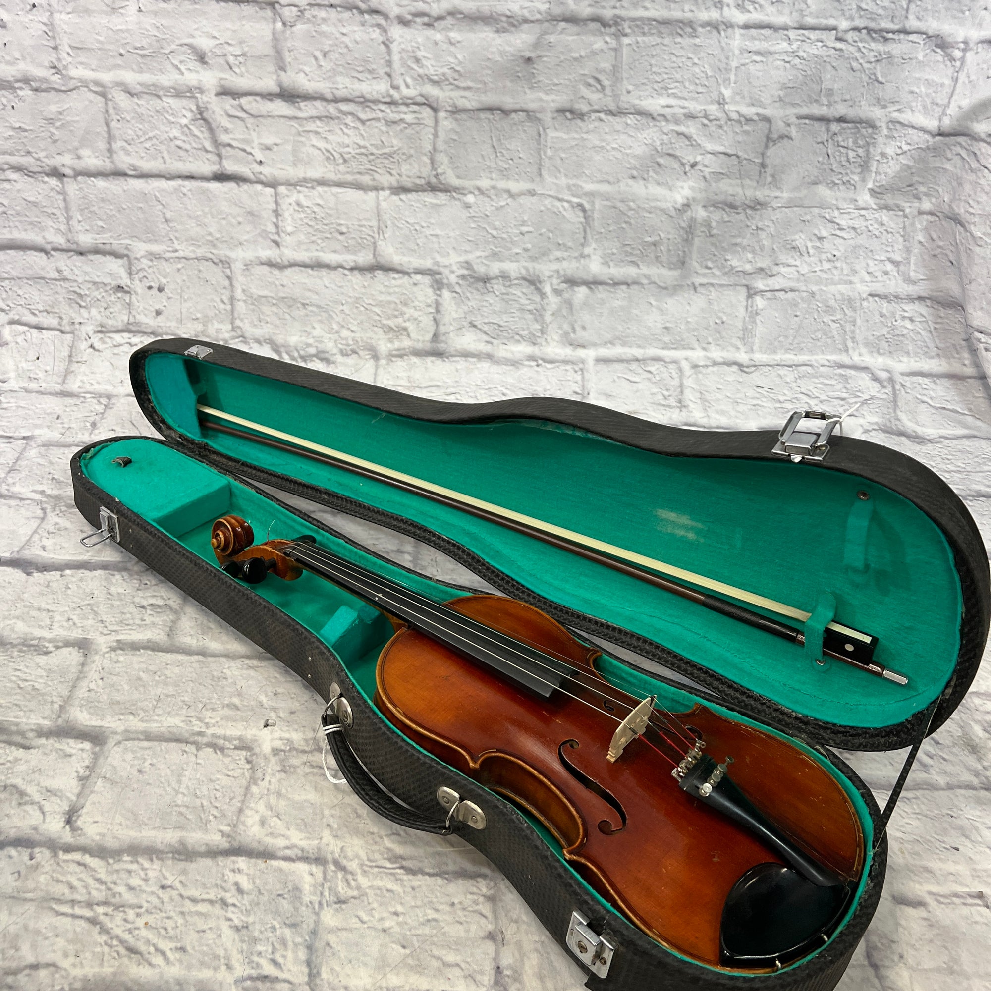 Unbranded 4/4 Violin w/Case and Bow