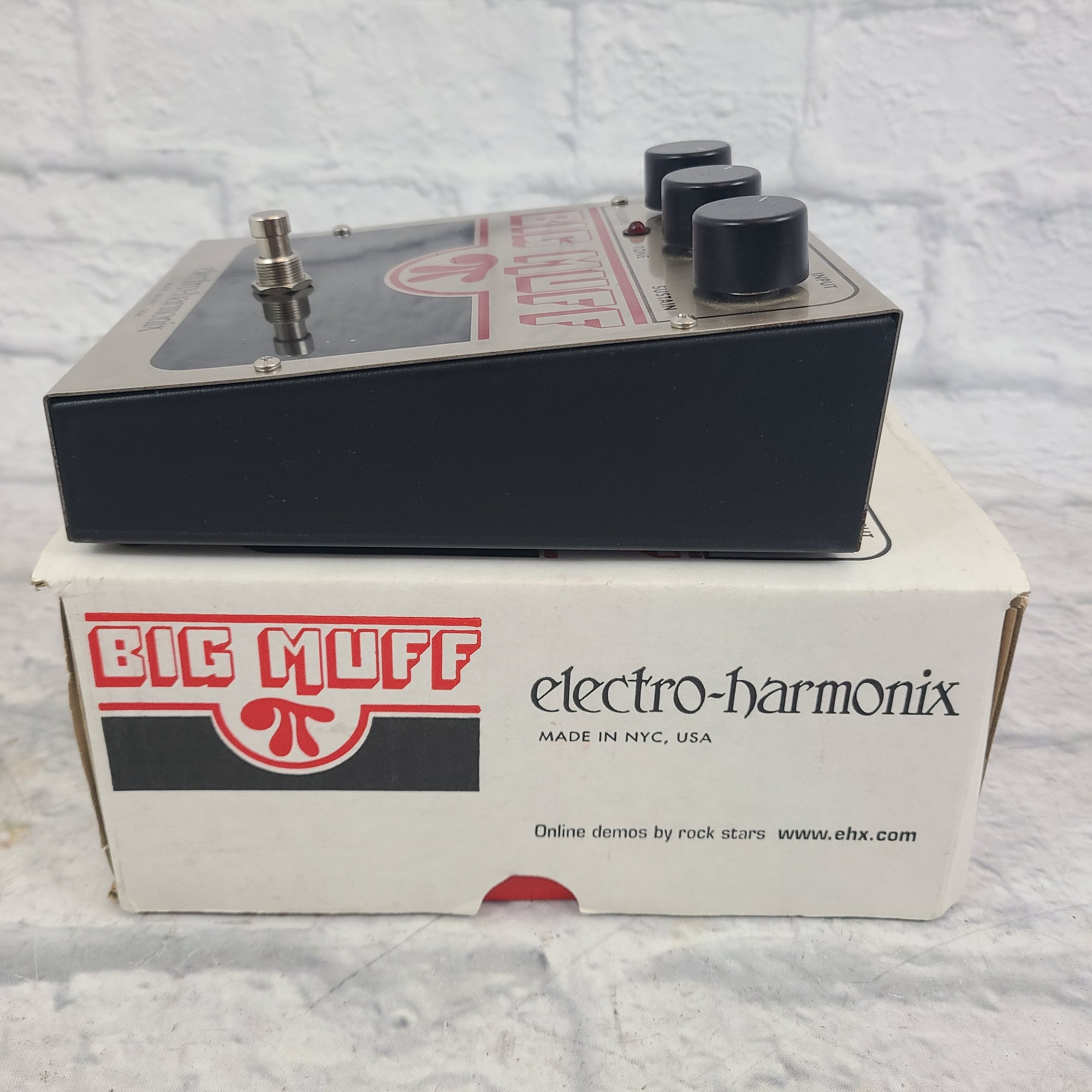 Electro-Harmonix Big Muff Pi w/ box Fuzz Pedal - Evolution Music