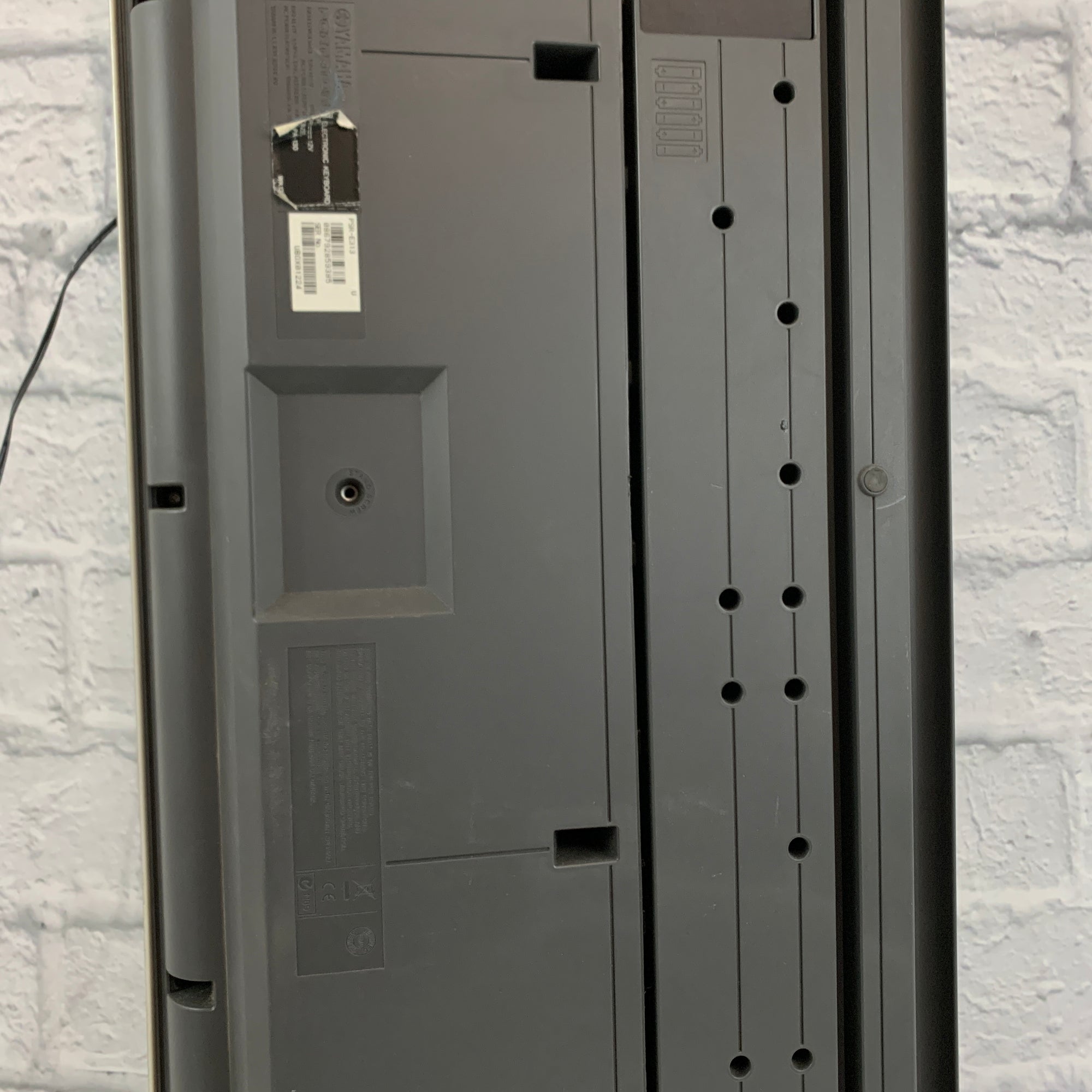 Yamaha PSR-E313 61-Key Digital Piano