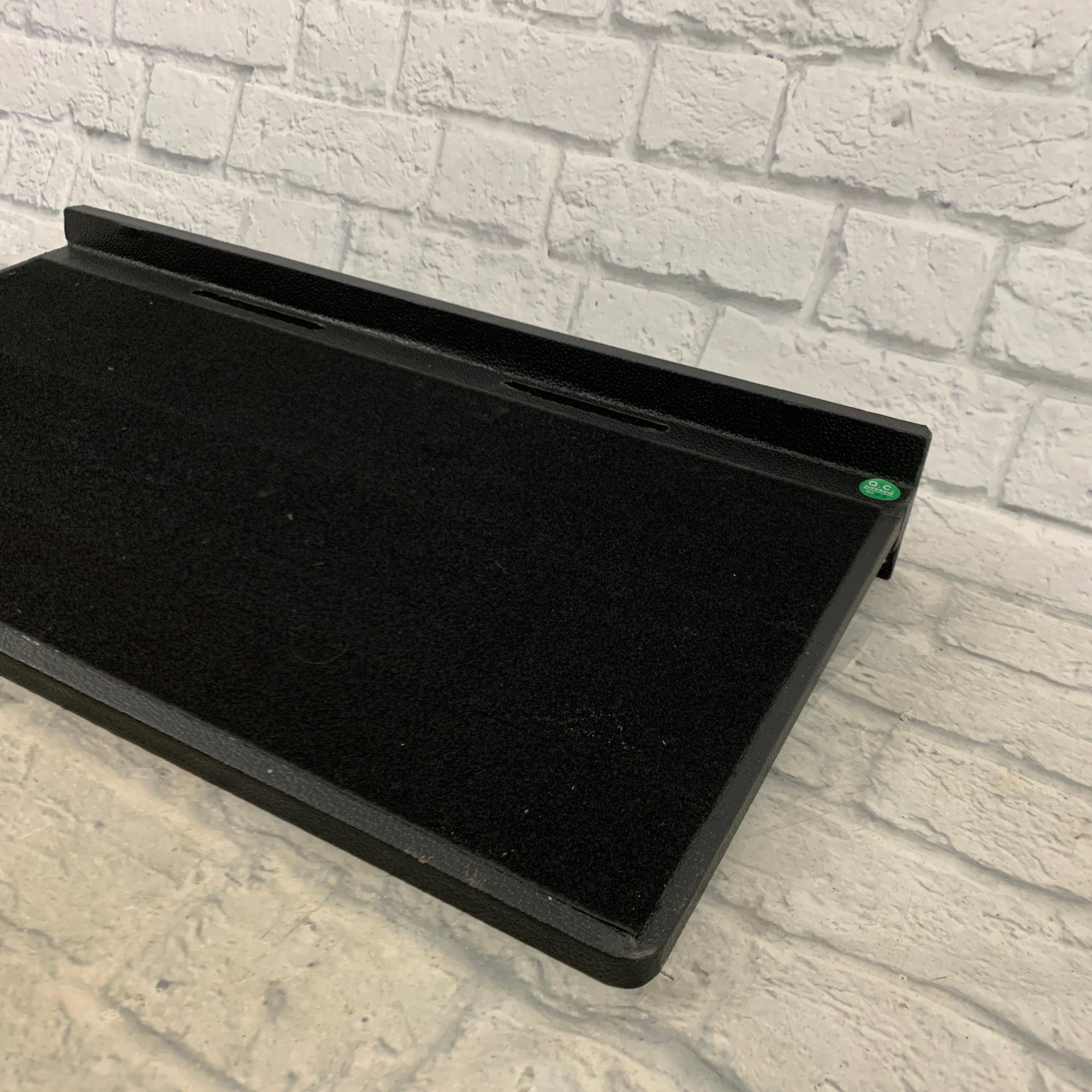 Gator Pro Size Pedalboard - 30"x16" Wood Pedalboard w/ Bag