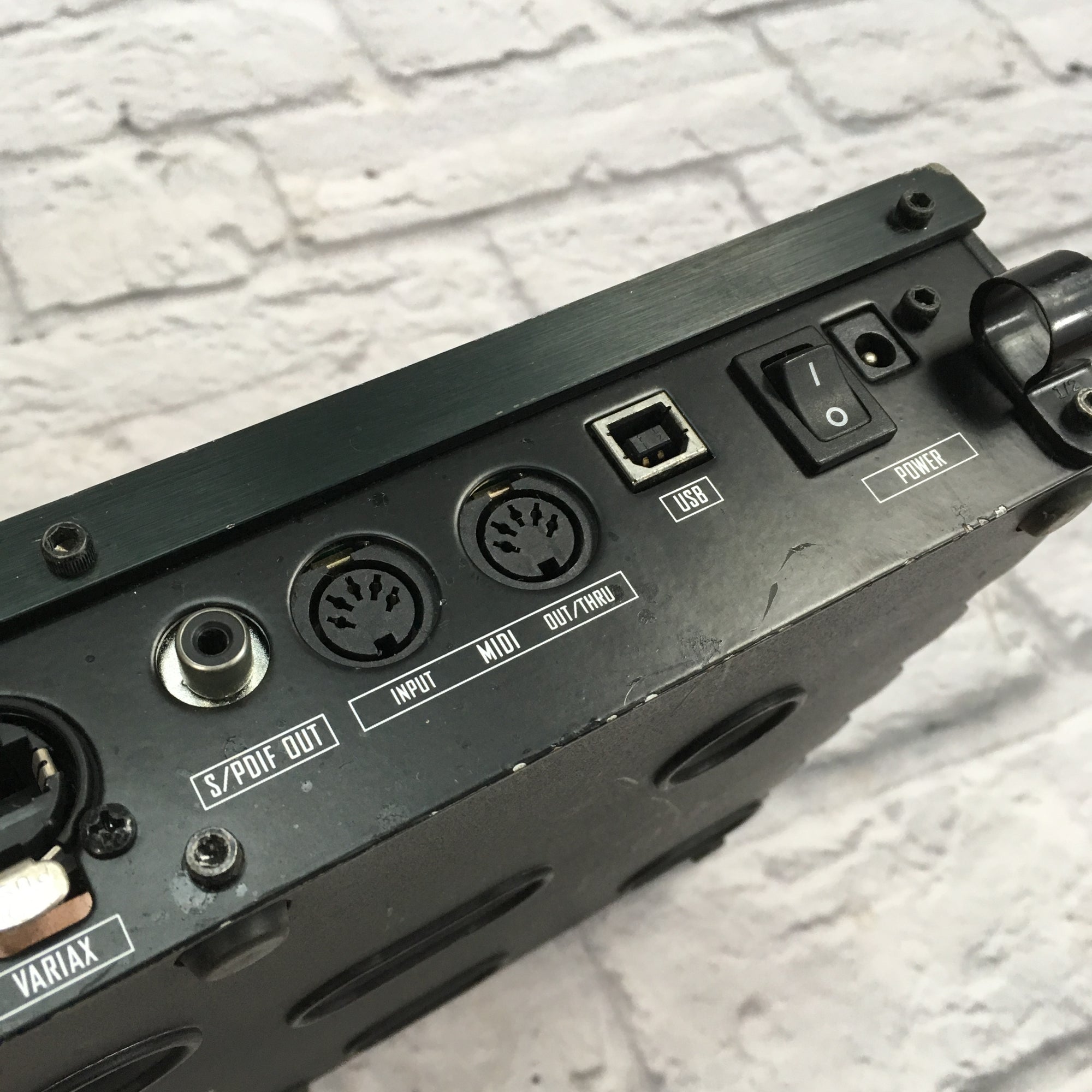 Line 6 Pod X3 Live Multi-Effects Pedal with Power Supply