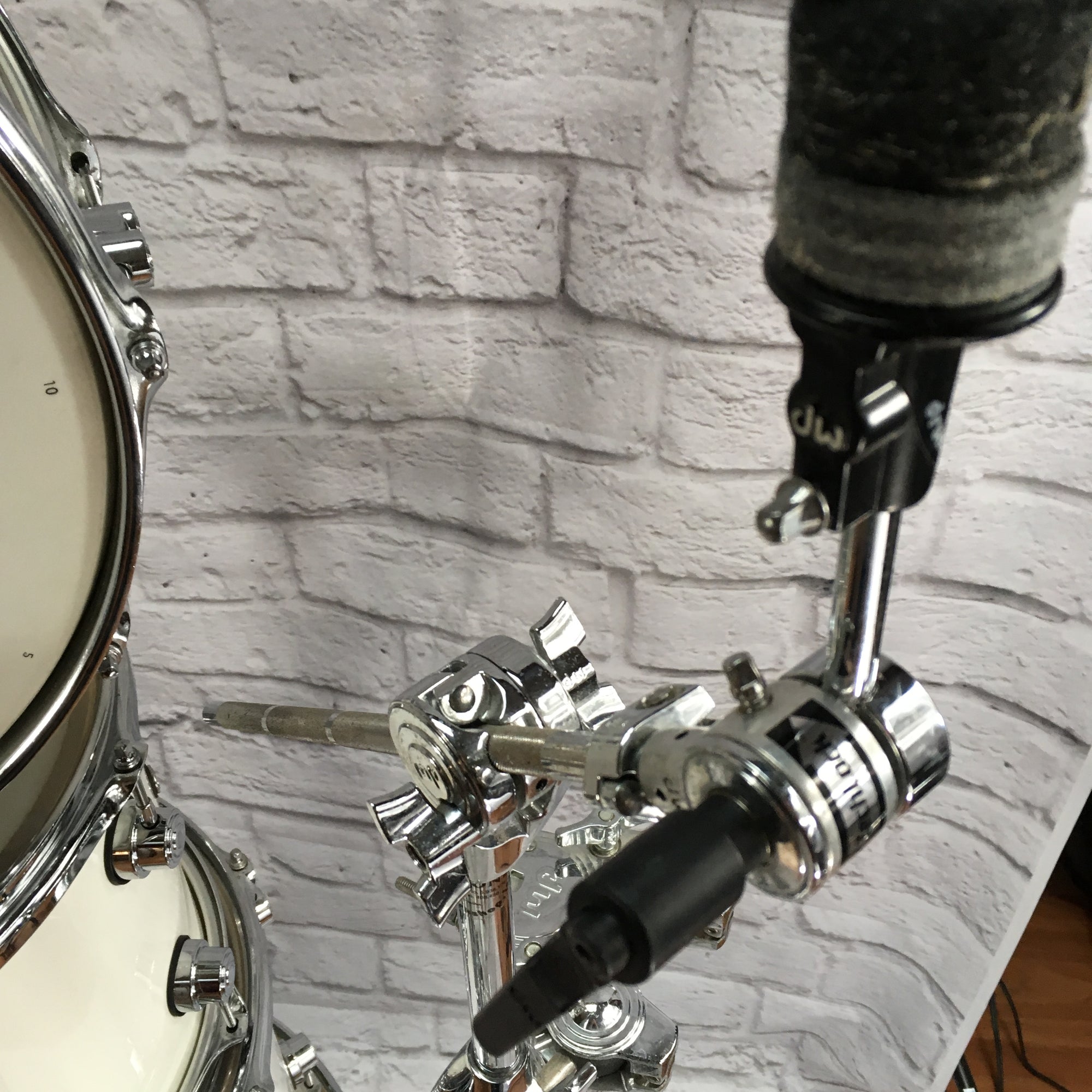 ** DW Performance Series 5 Piece Ice White w/ hardware