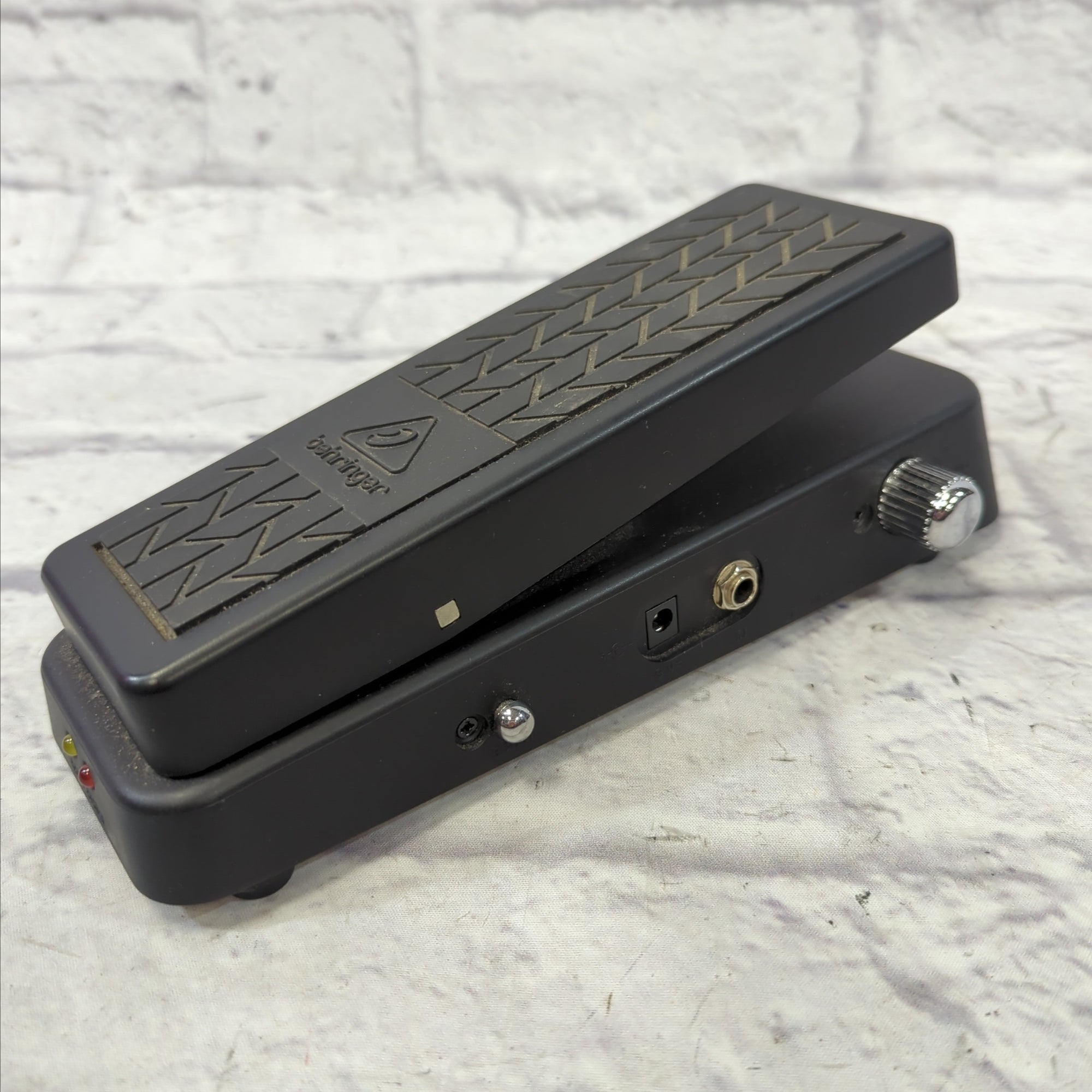 Behringer Hellbabe HB01 Wah Wah Pedal