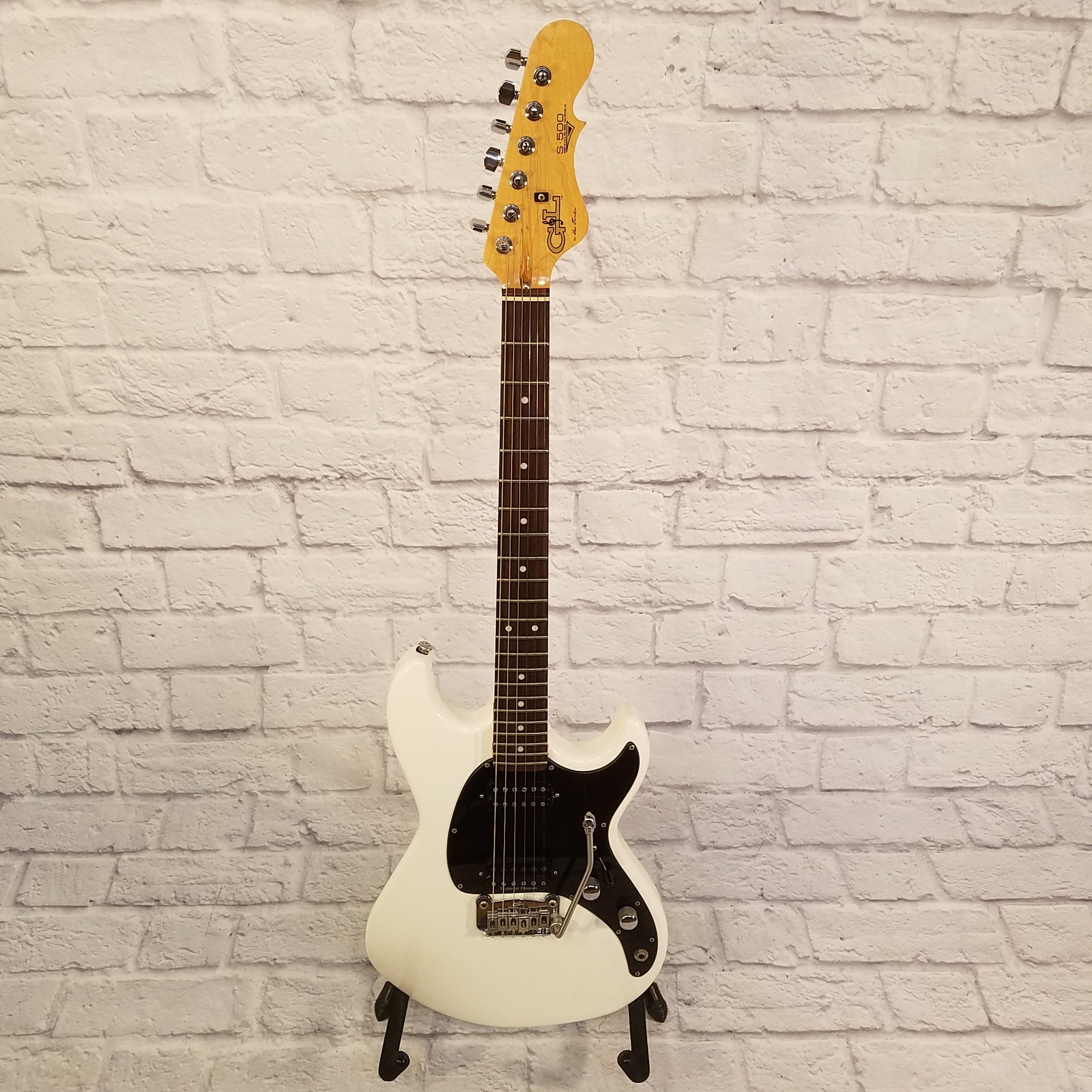 G&L S-500 USA with Seymour Duncans Electric Guitar White with Hardshell Case