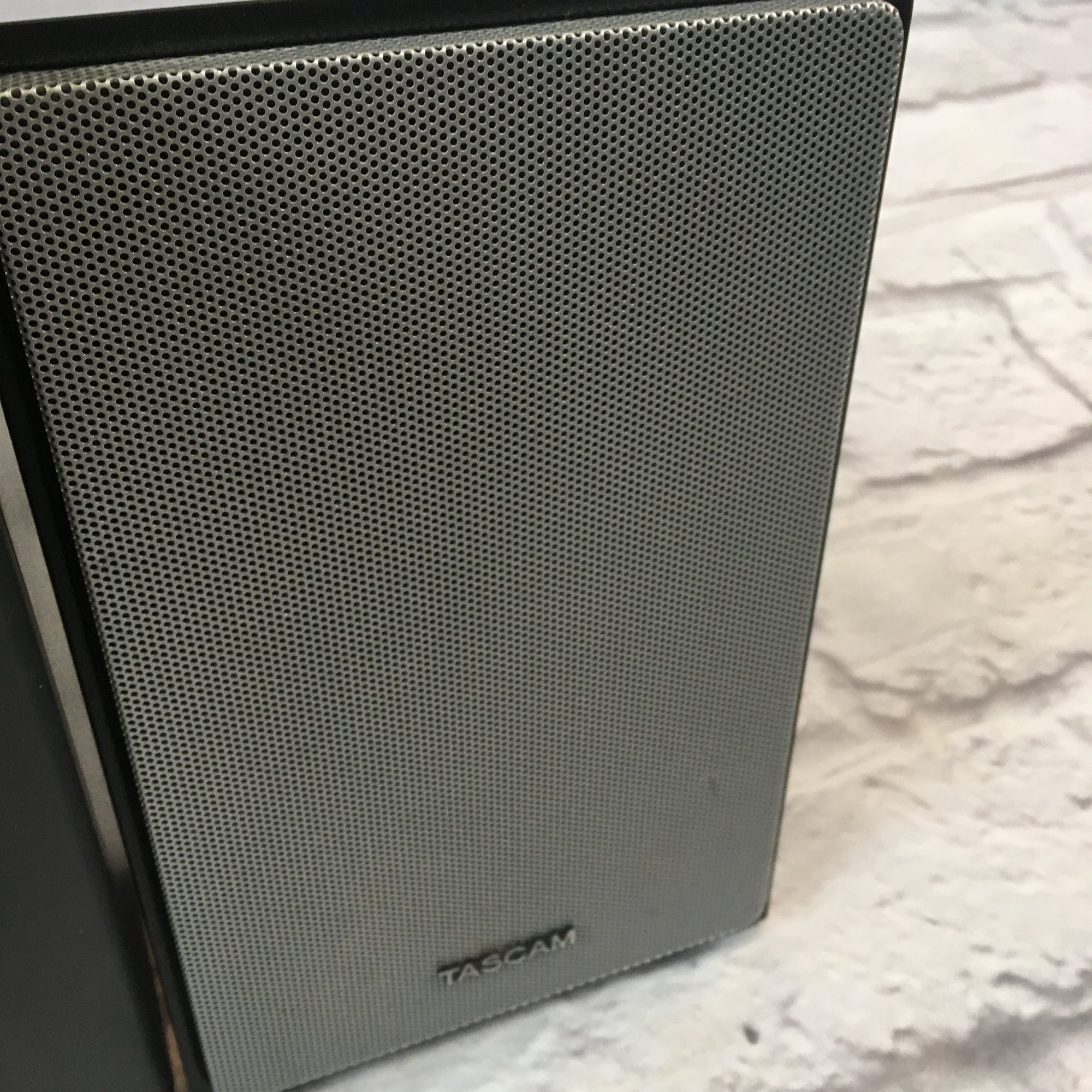 Tascam VL-S21 Speakers with Subwoofer