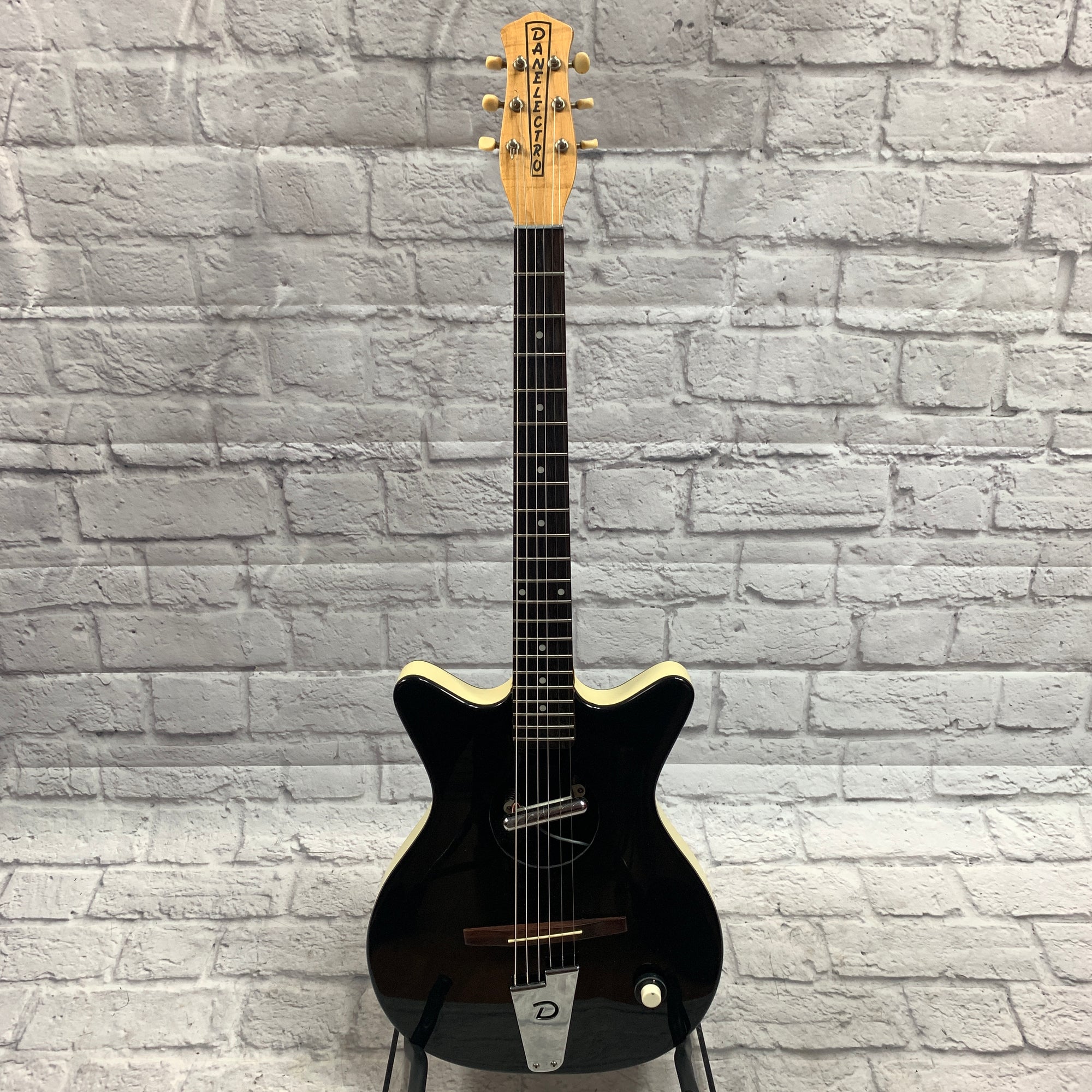 Danelectro Convertible Black W/ Gigbag